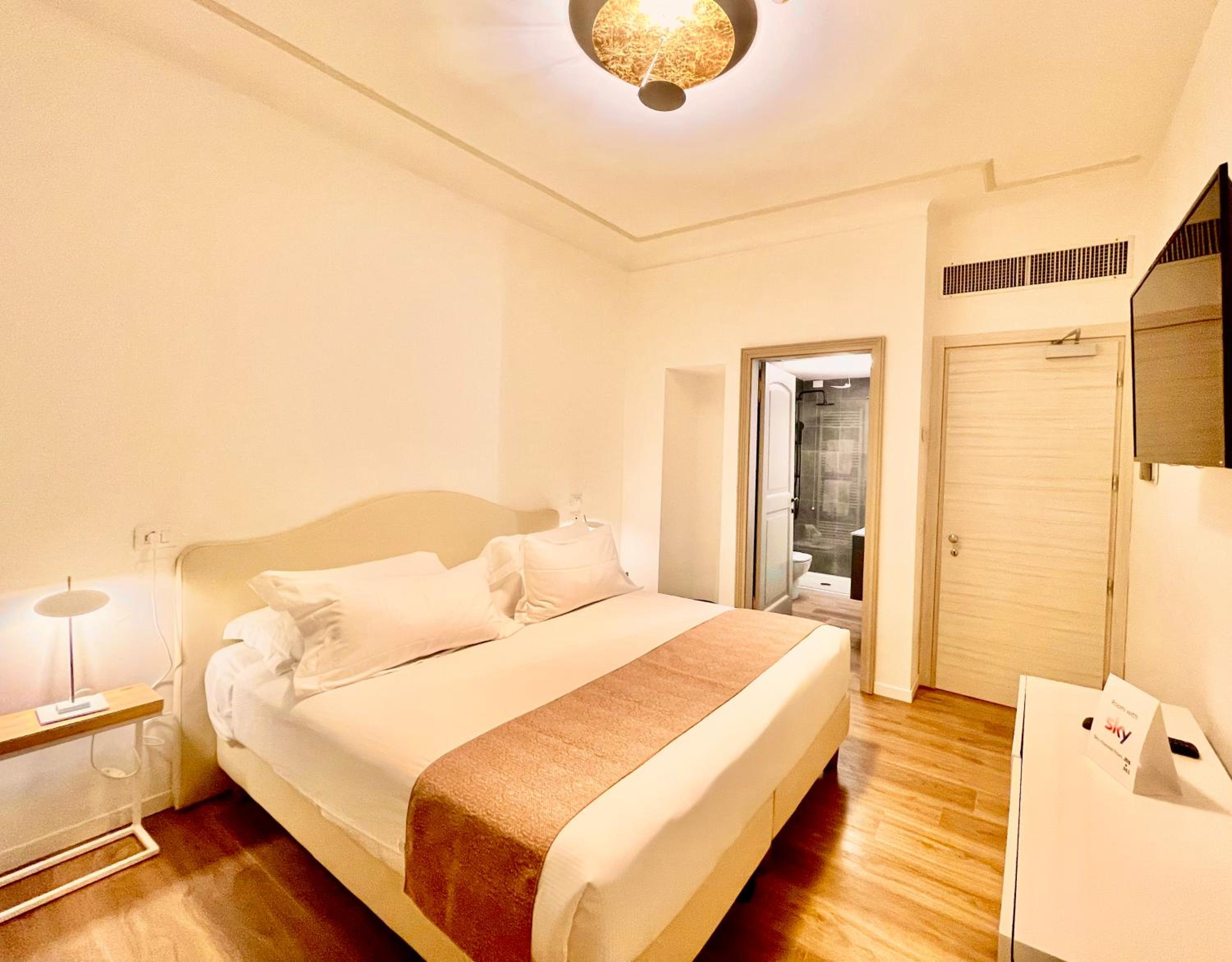 King Suite with Spa Bath photo 1