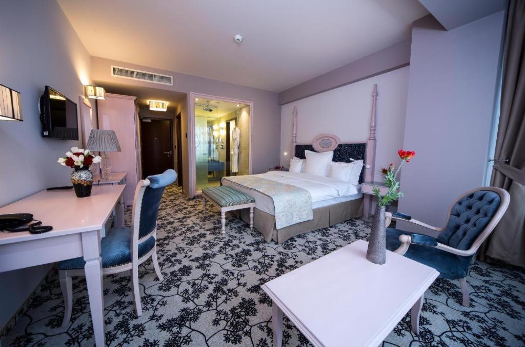 King Room 5* with SPA Included