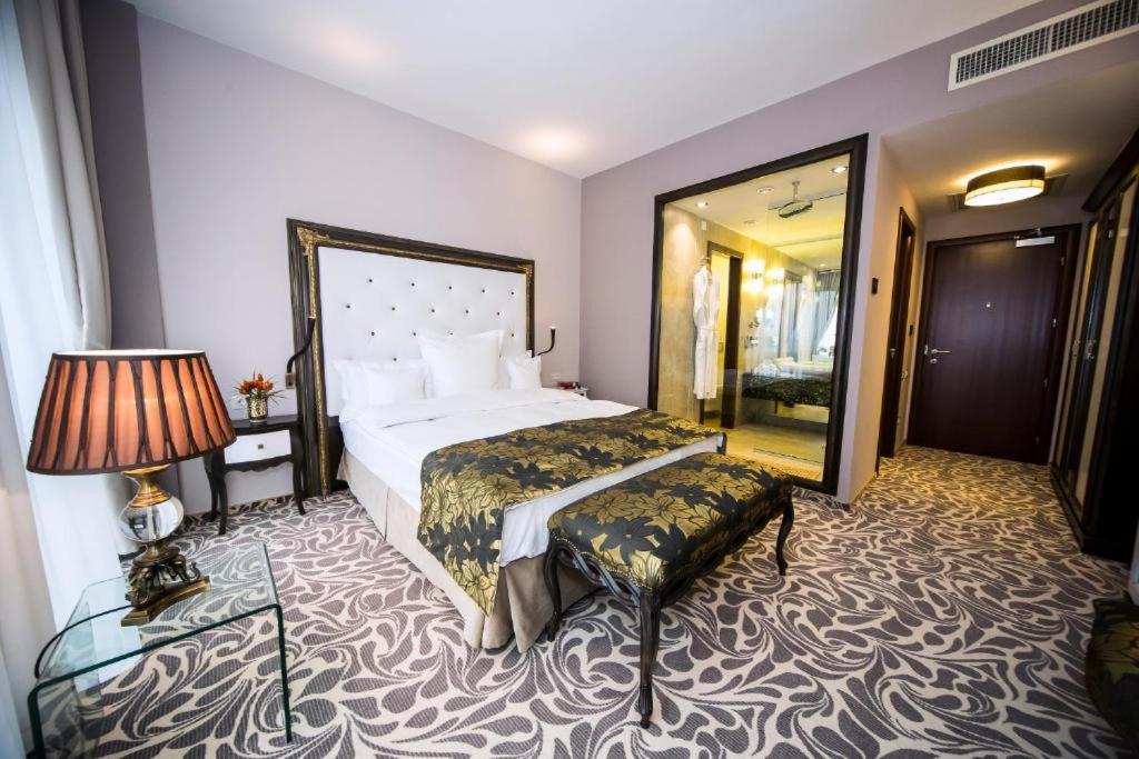King Room 5* Half Board Included photo 1