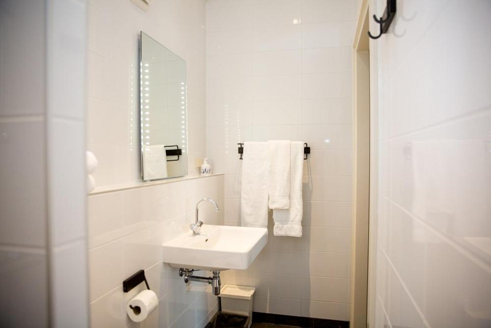 Twin Room - Photo 5