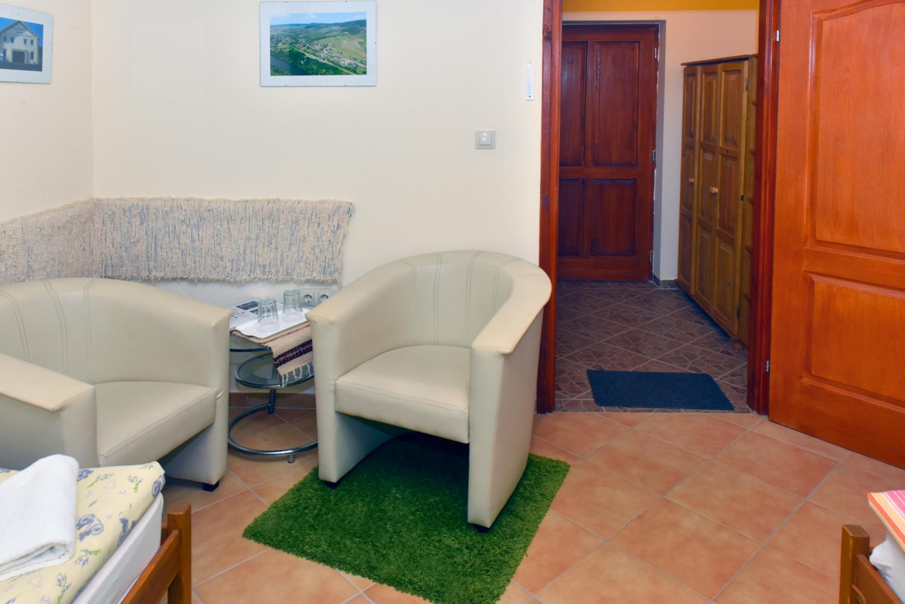 Small Twin Room photo 2
