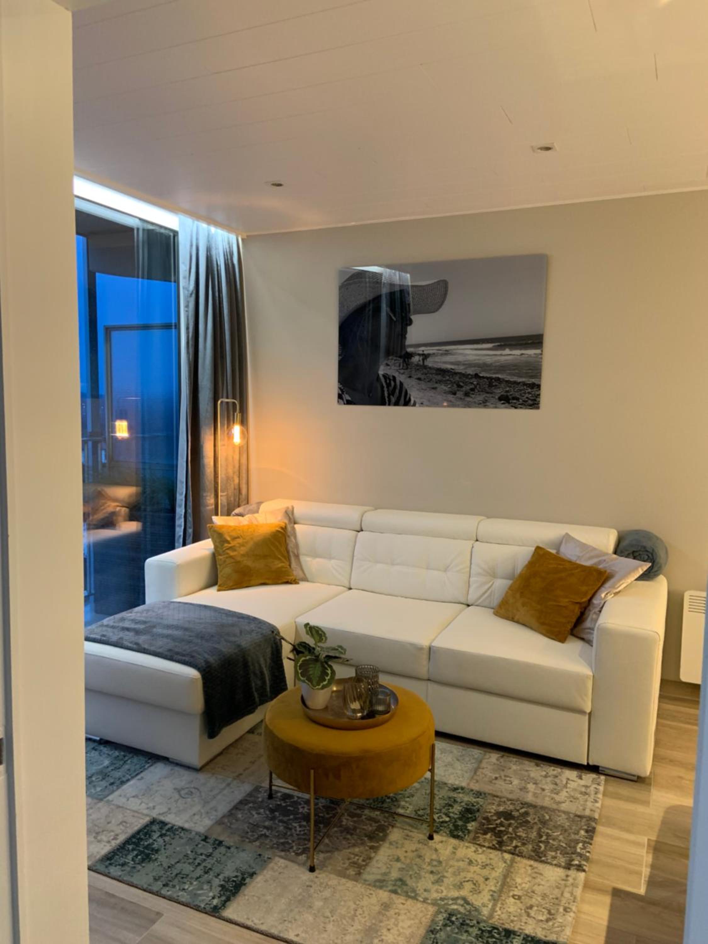 One-Bedroom Apartment photo 1