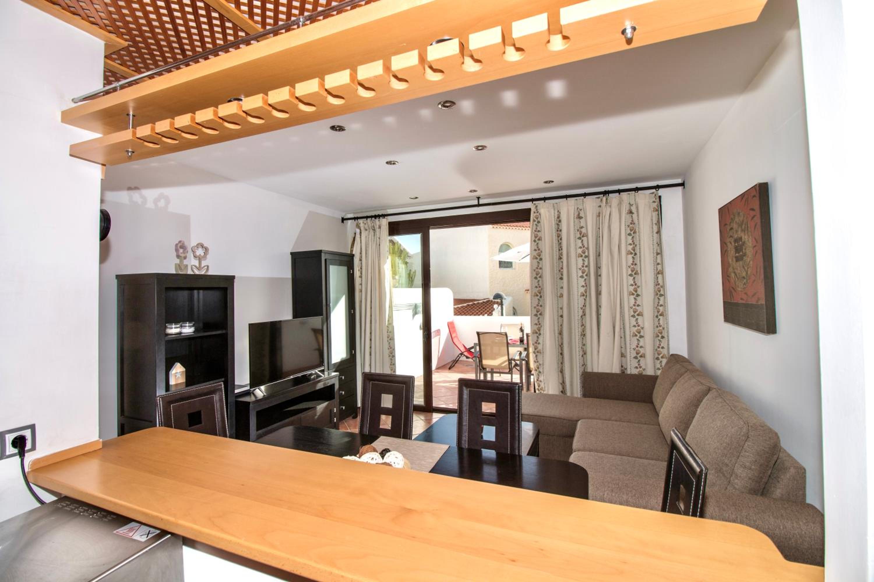Apartamento con Terraza sin Vista al Mar 1