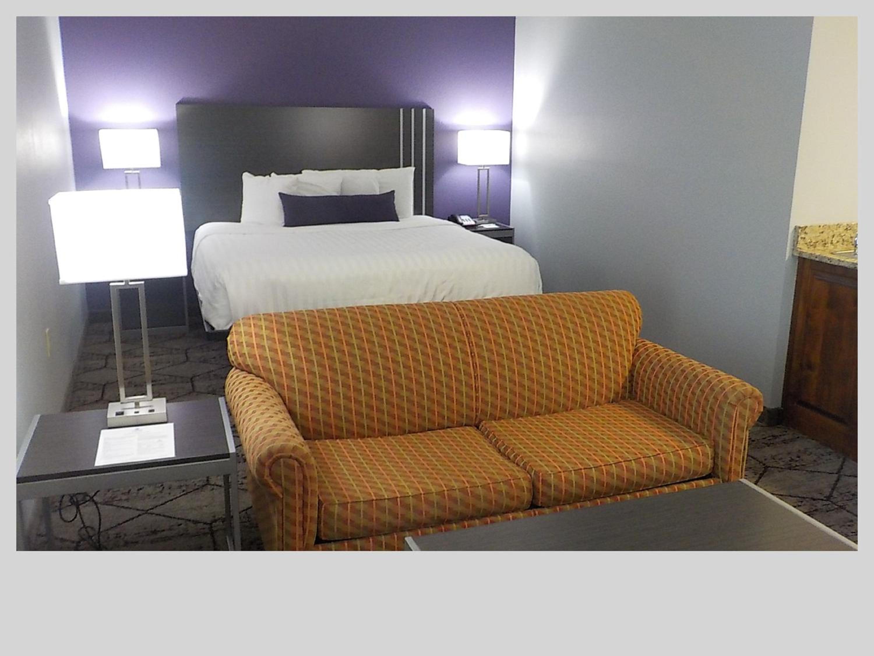King Suite - Interior Hall - Photo 2