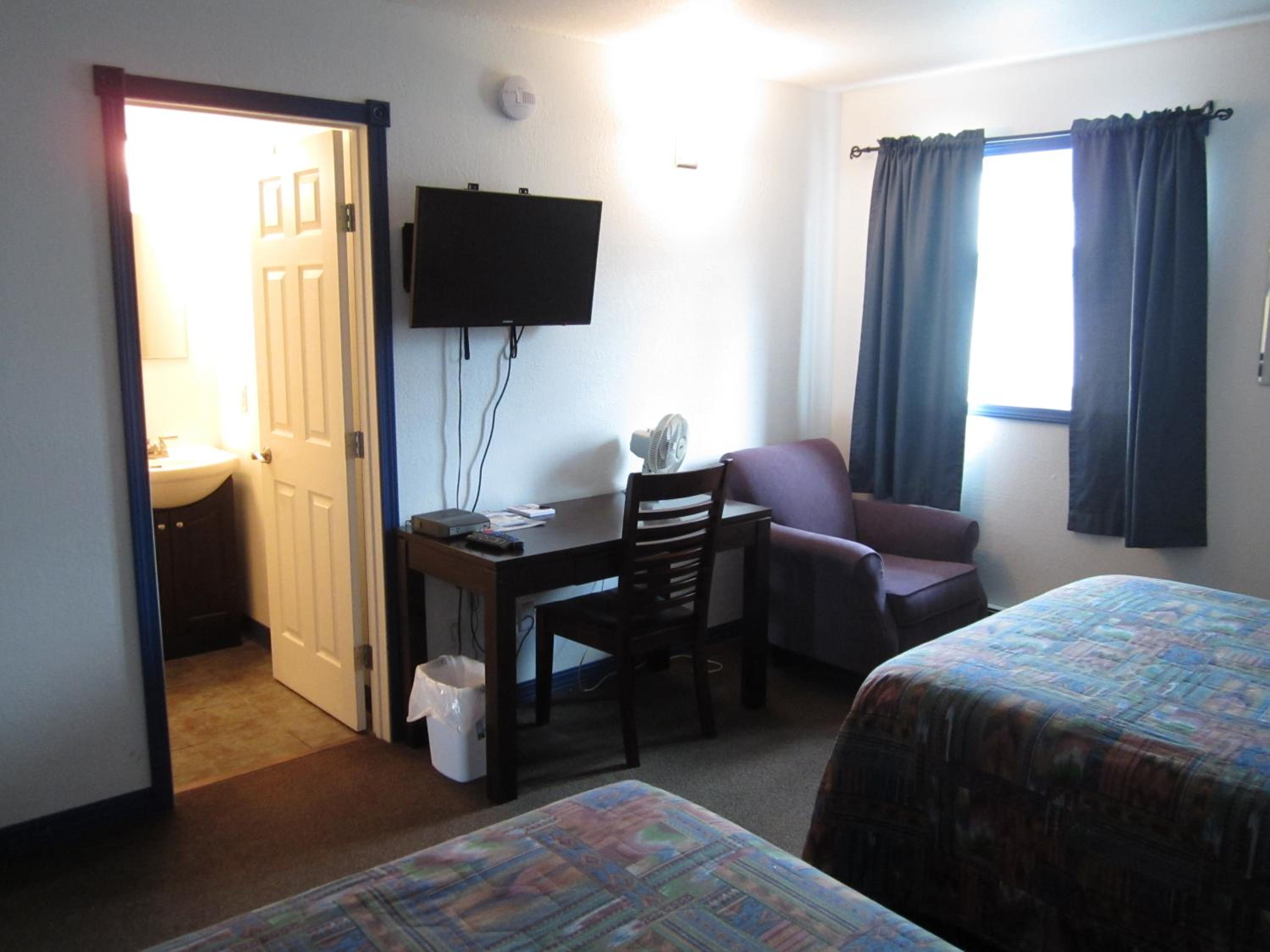 Double Room With Two Double Beds photo 2