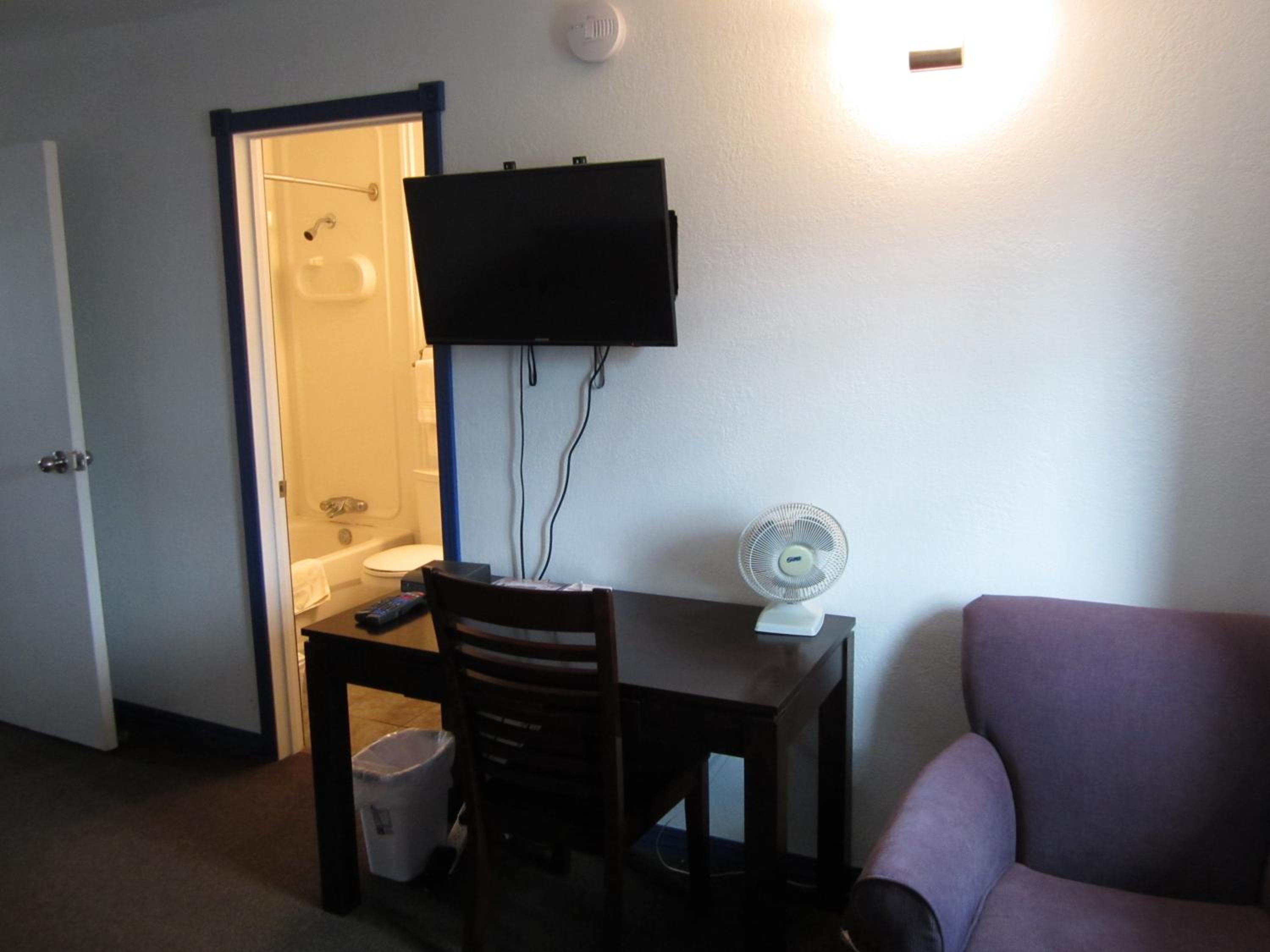 Double Room With Two Double Beds photo 3
