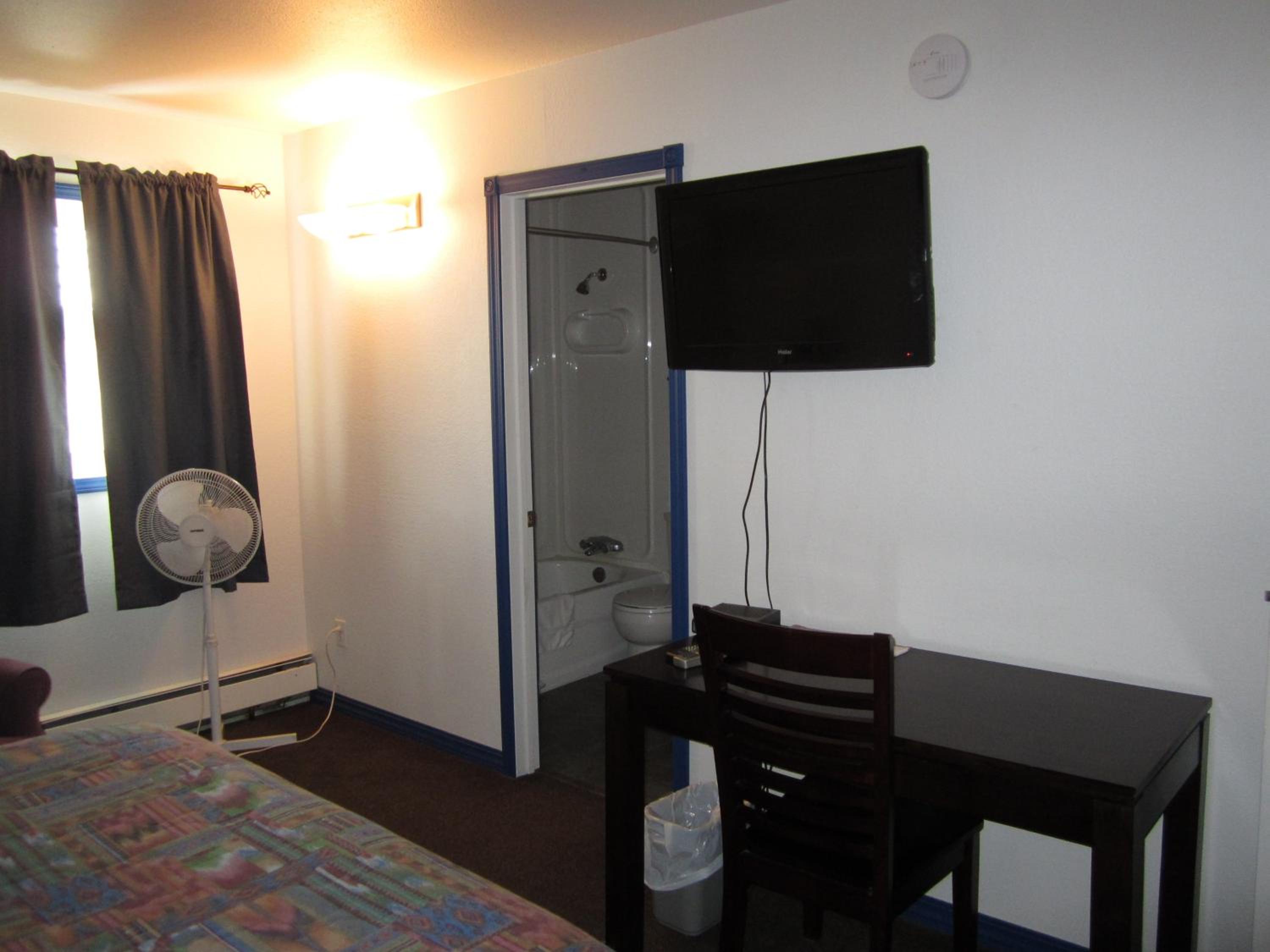 Queen Room photo 2