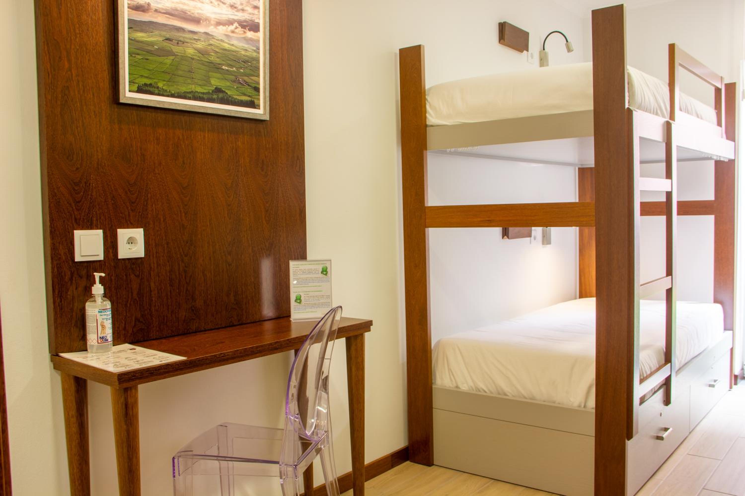 Bed in 4-Bed Dormitory Room photo 3
