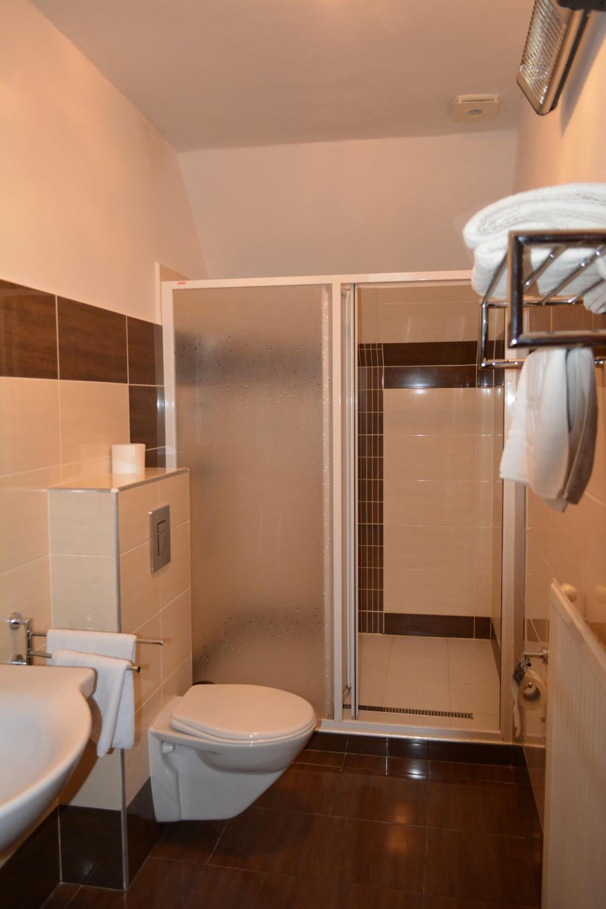 Double Room - Photo 18