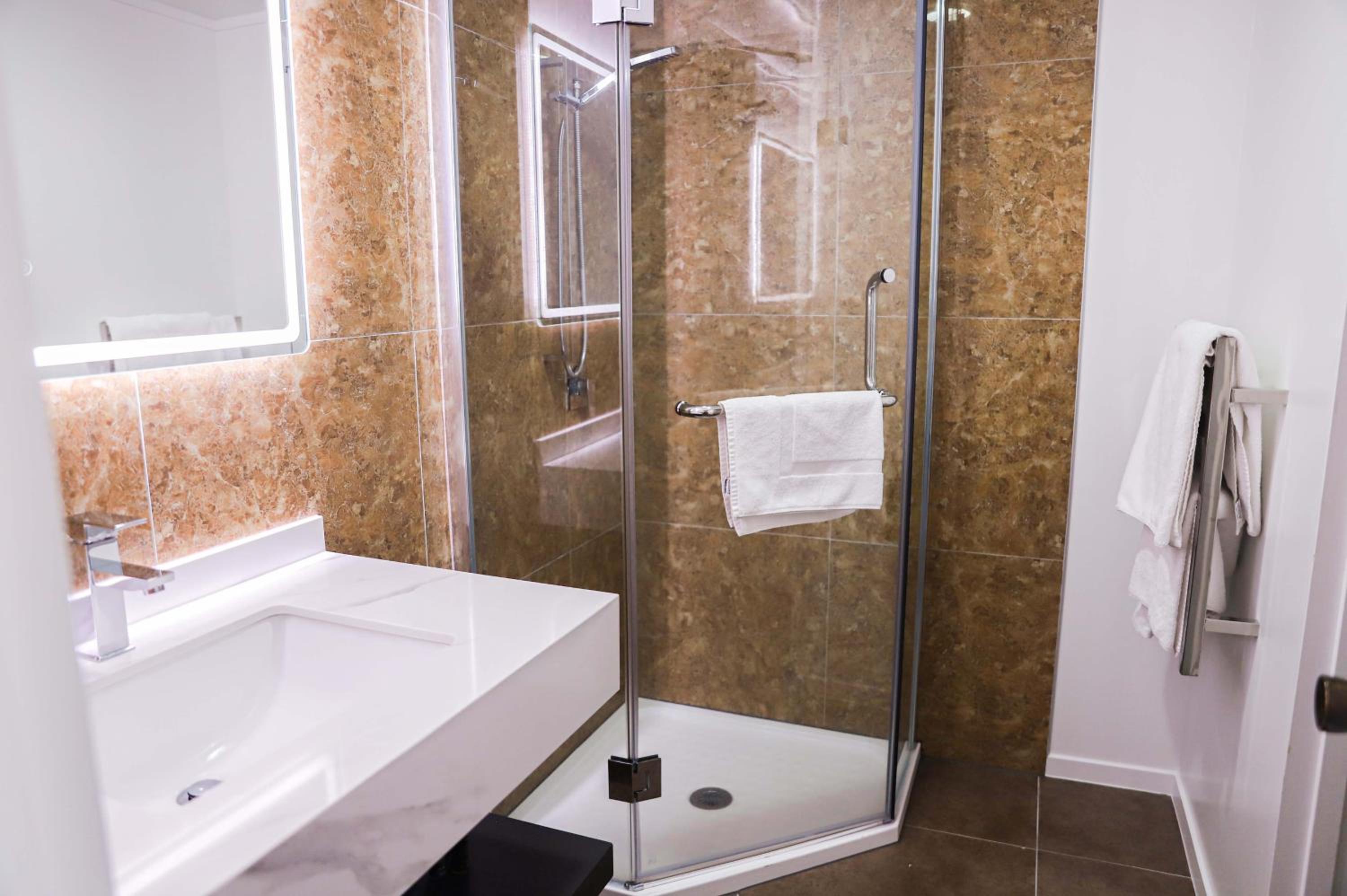 Standard Twin Room - Photo 2