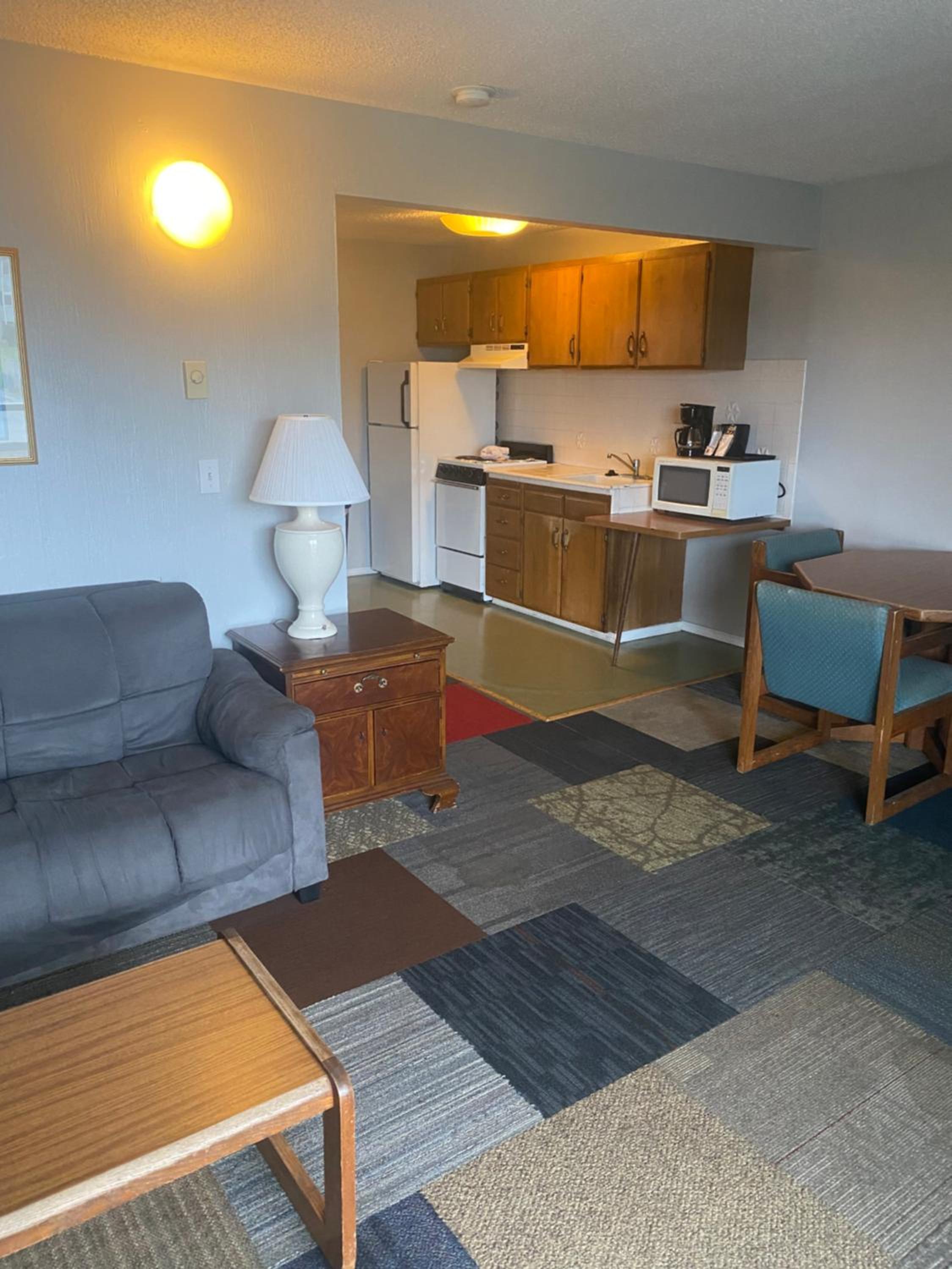 One-Bedroom King Suite - Photo 4