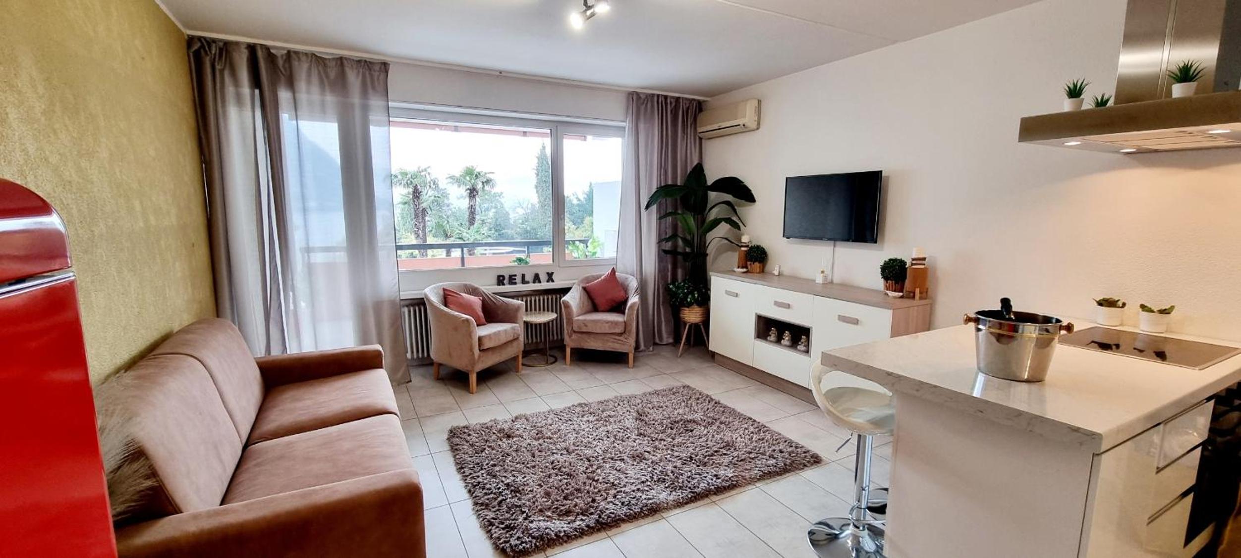 Apartment with Lake View - Photo 52