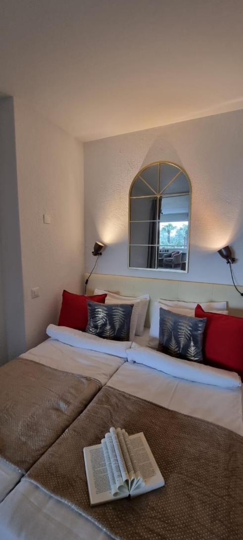 Apartment with Lake View - Photo 49