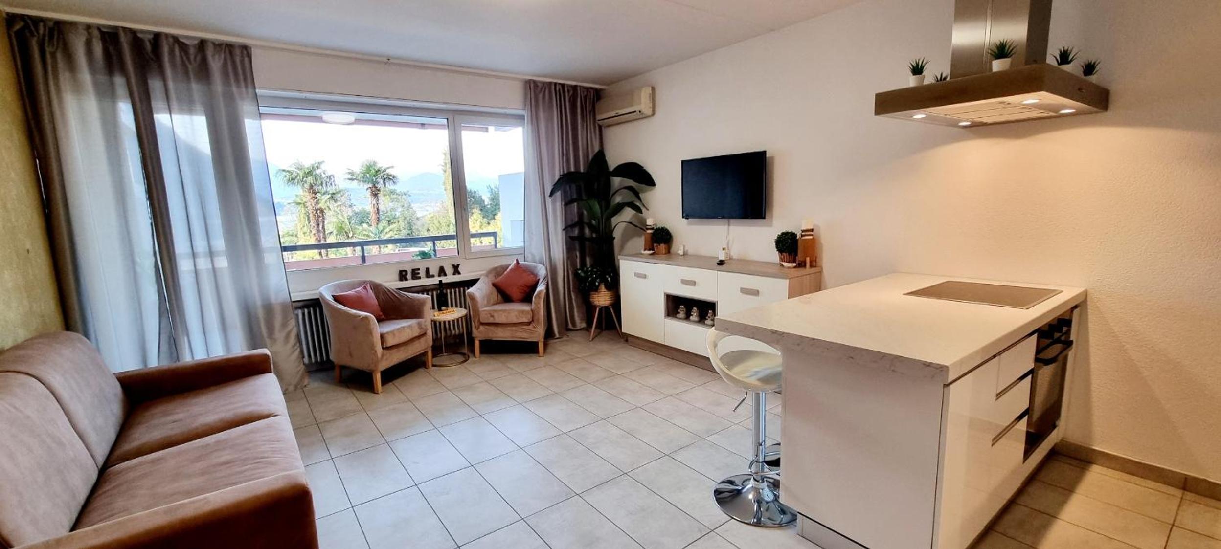Apartment with Lake View - Photo 36
