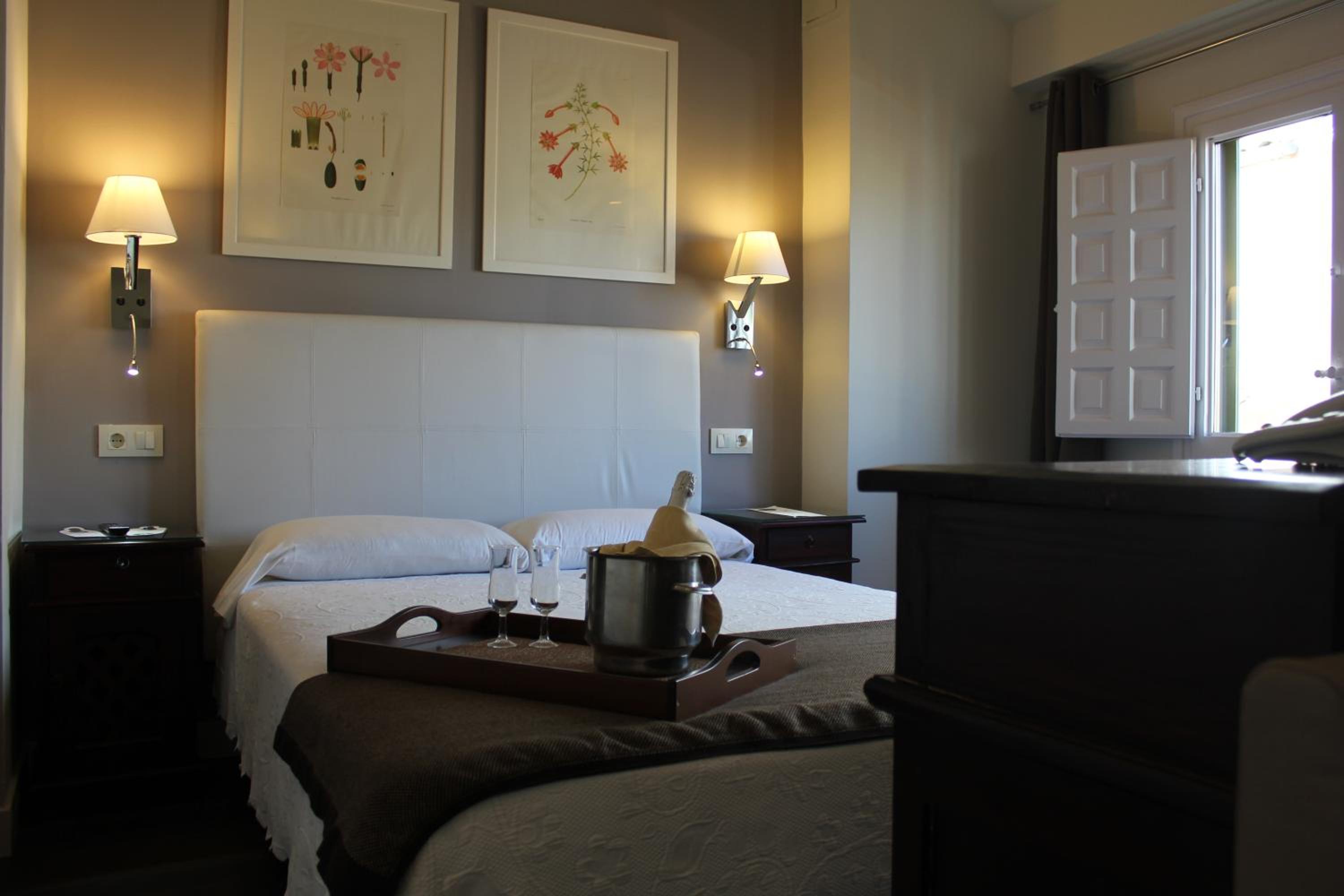 Superior Double Room - Photo 1