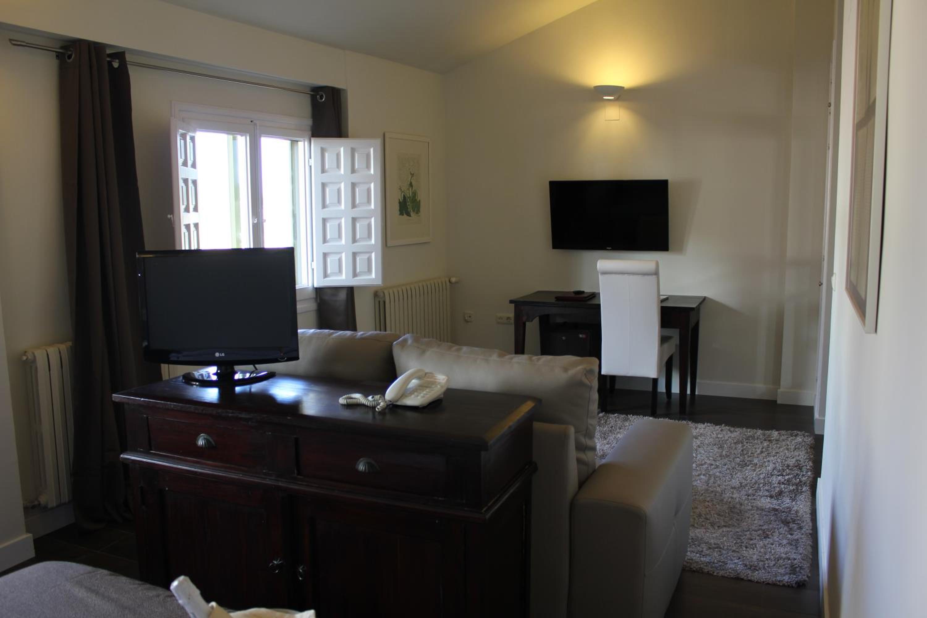 Superior Double Room - Photo 2