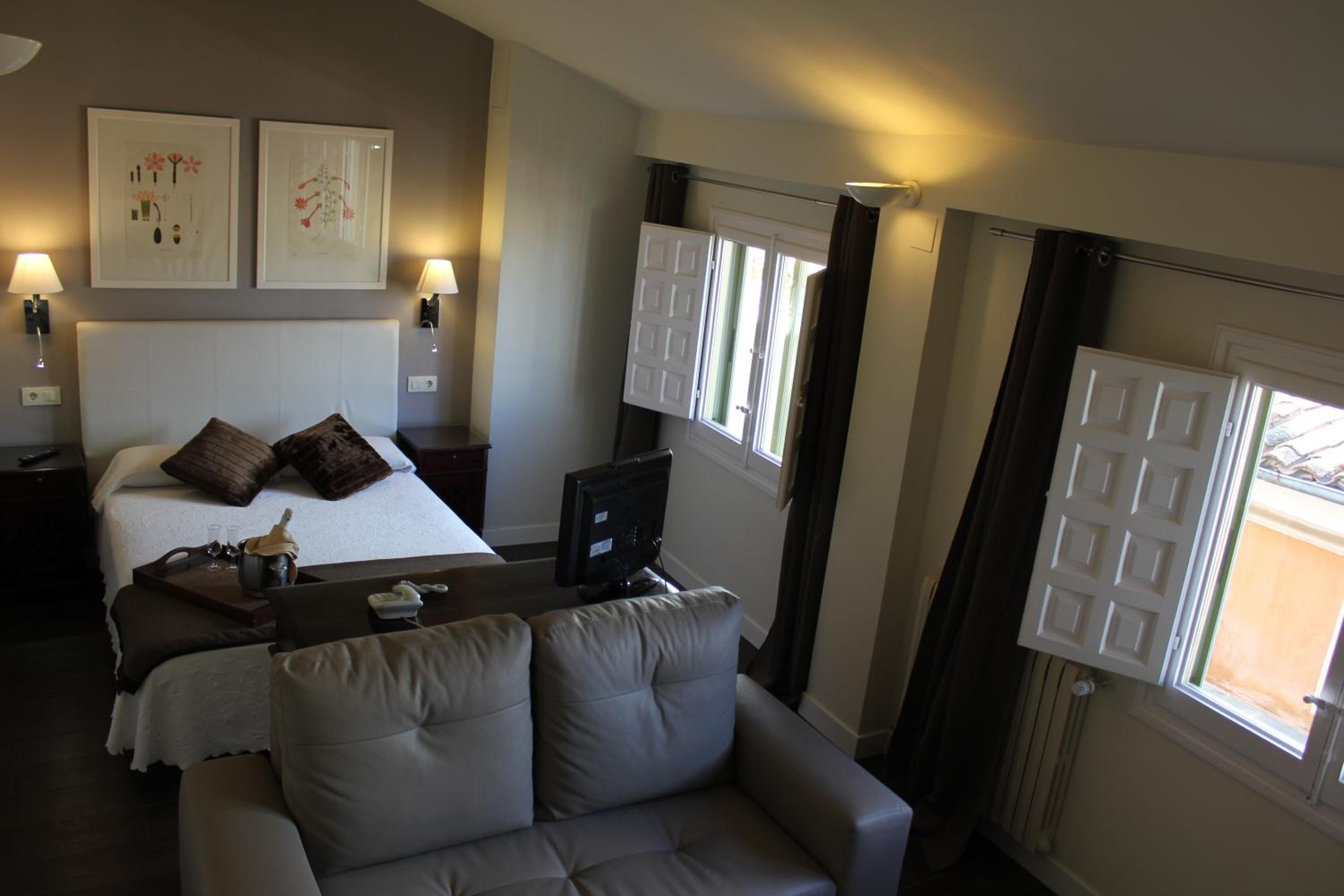 Superior Double Room - Photo 3
