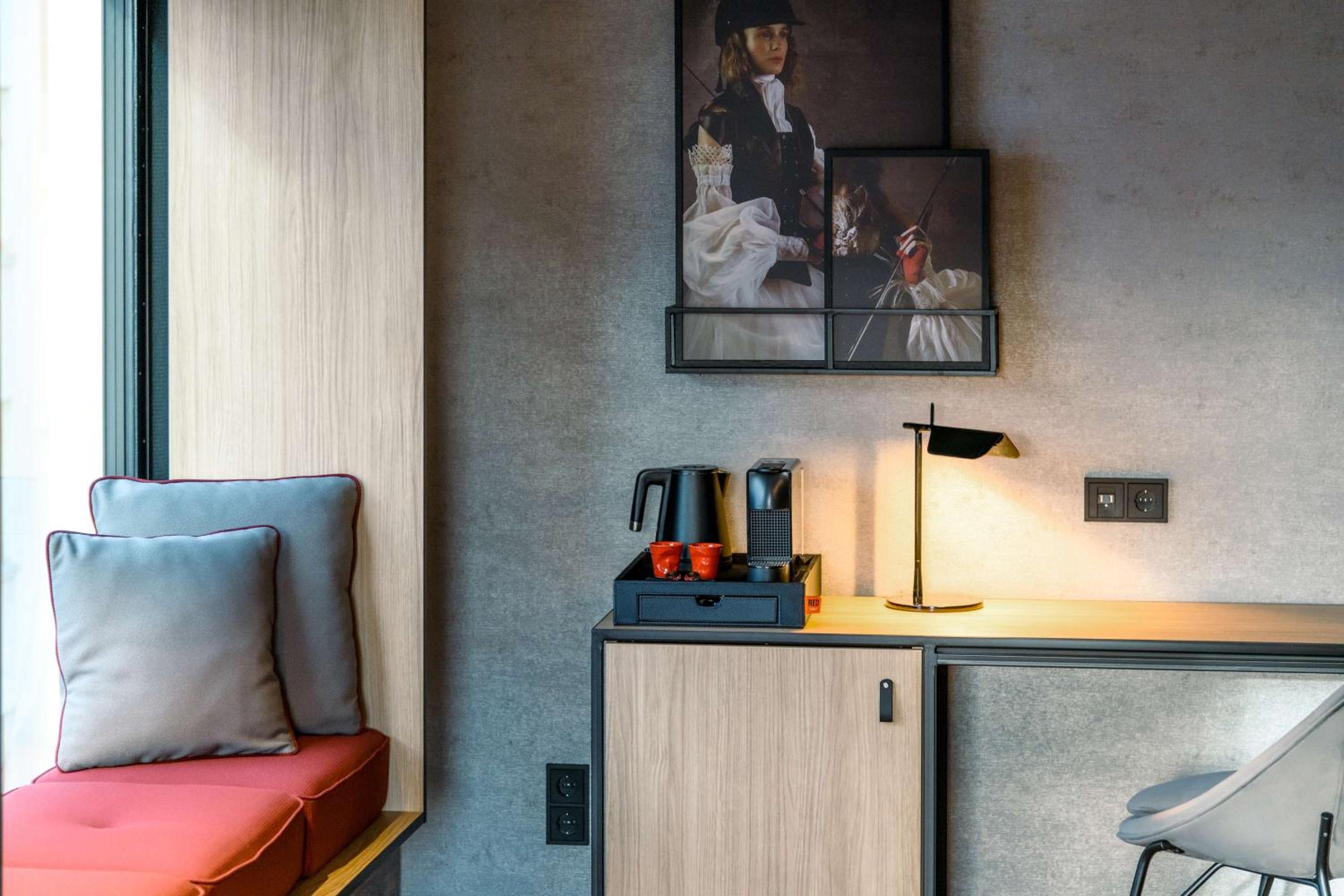 Standard Room - Street view photo 1