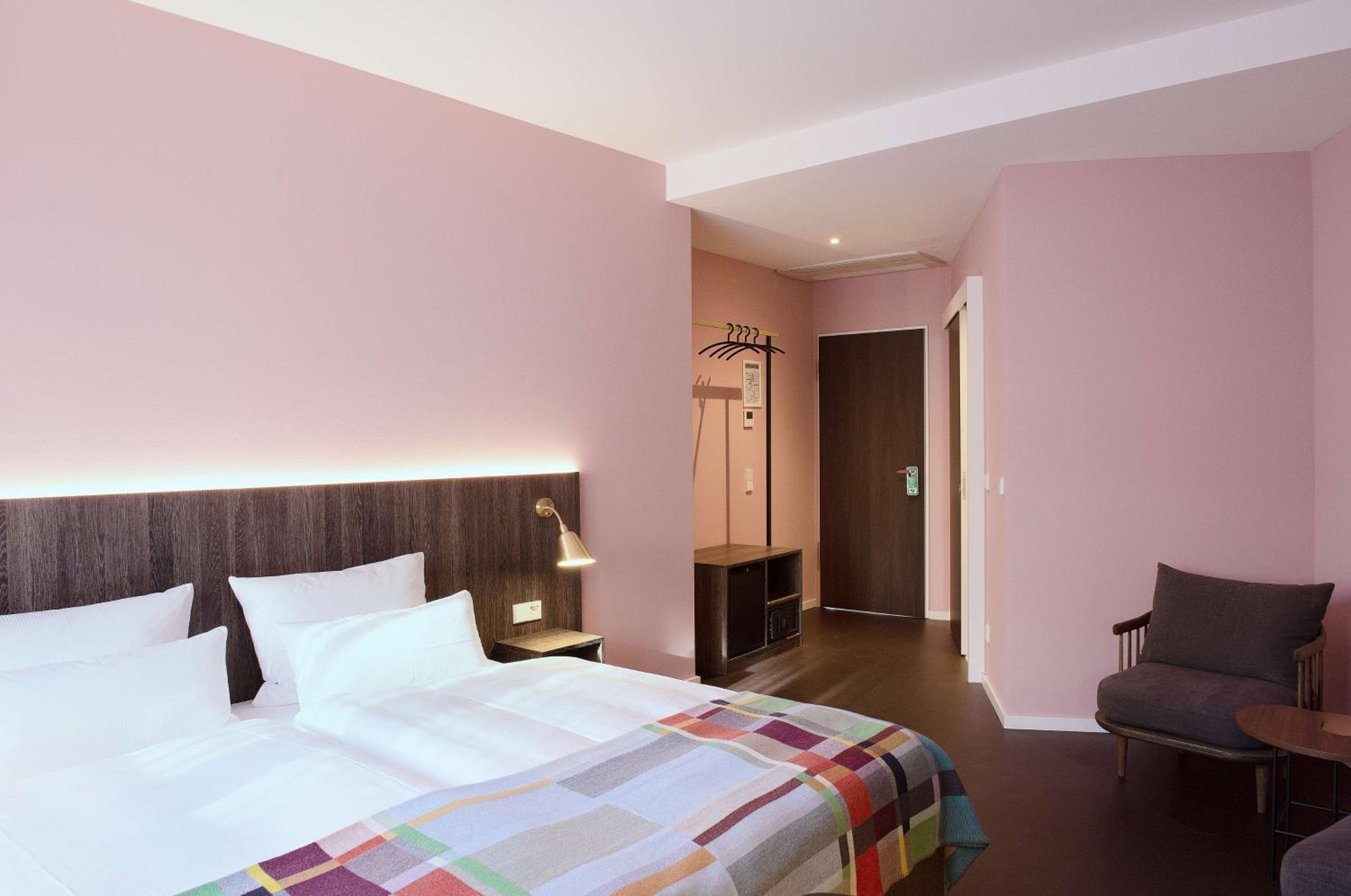 Comfort View Room with Kingsize Bed - Photo 3