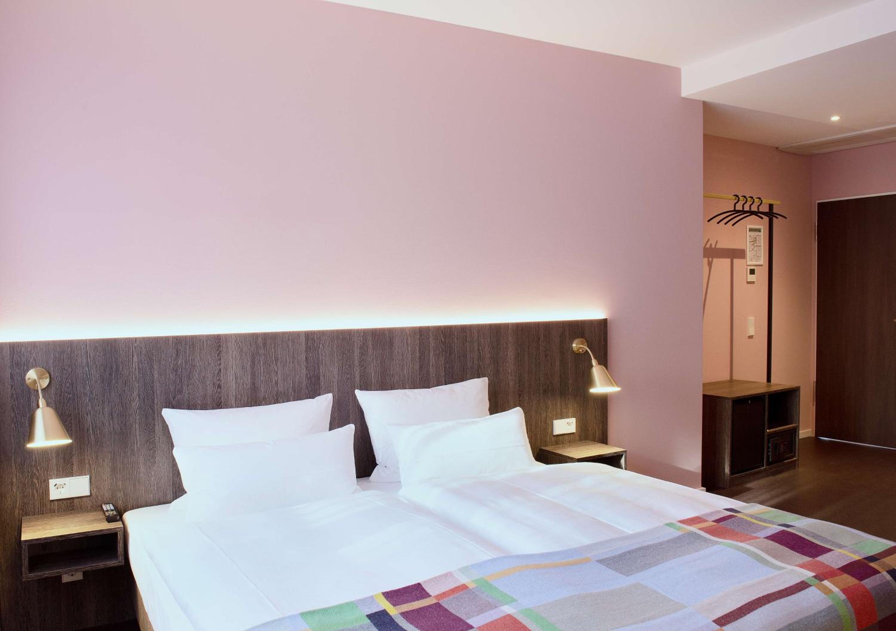 Comfort Room with Kingsize Bed  - Photo 2