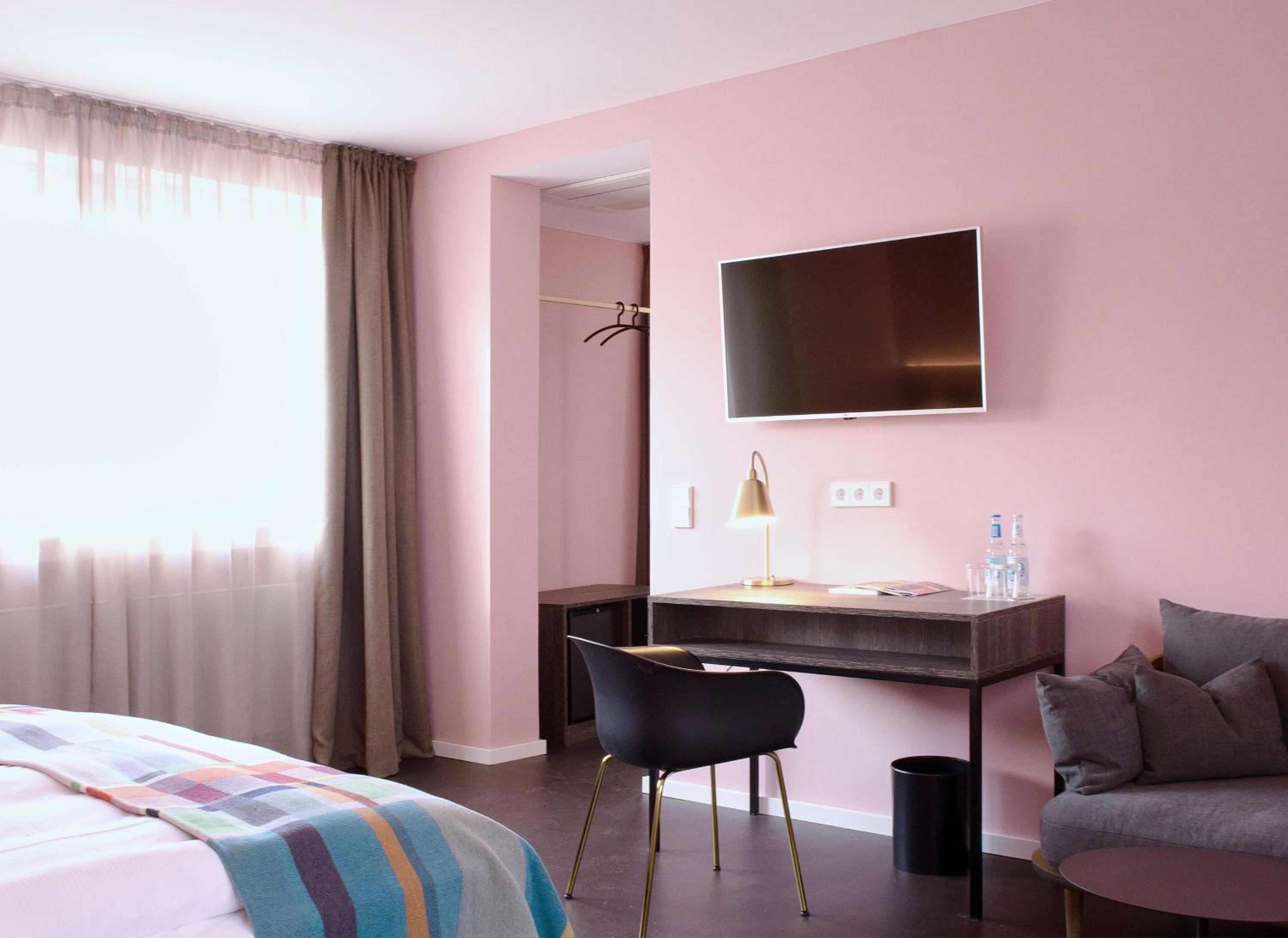 Comfort View Room with Kingsize Bed - Photo 8