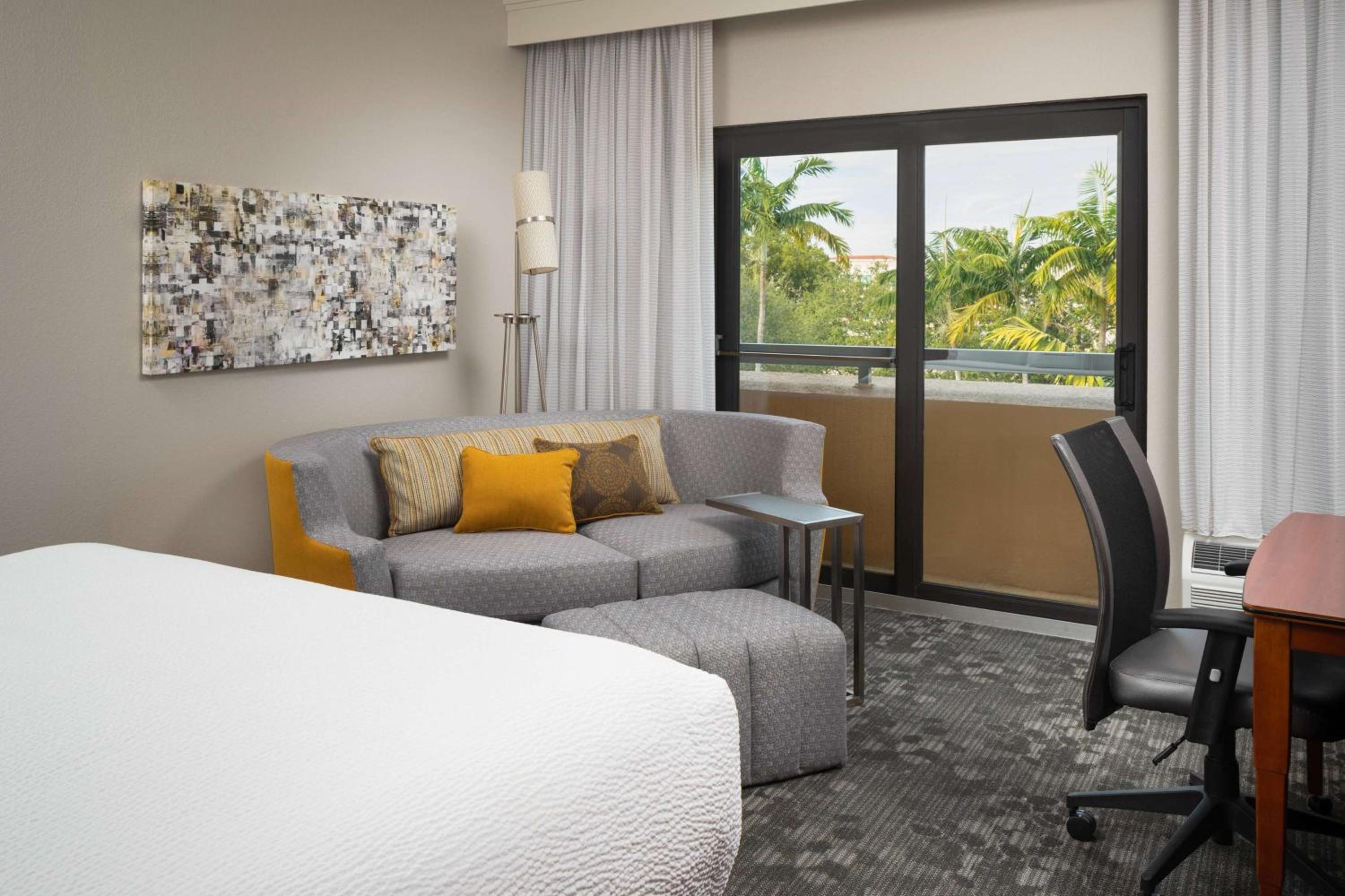 Deluxe King Room - Photo 4
