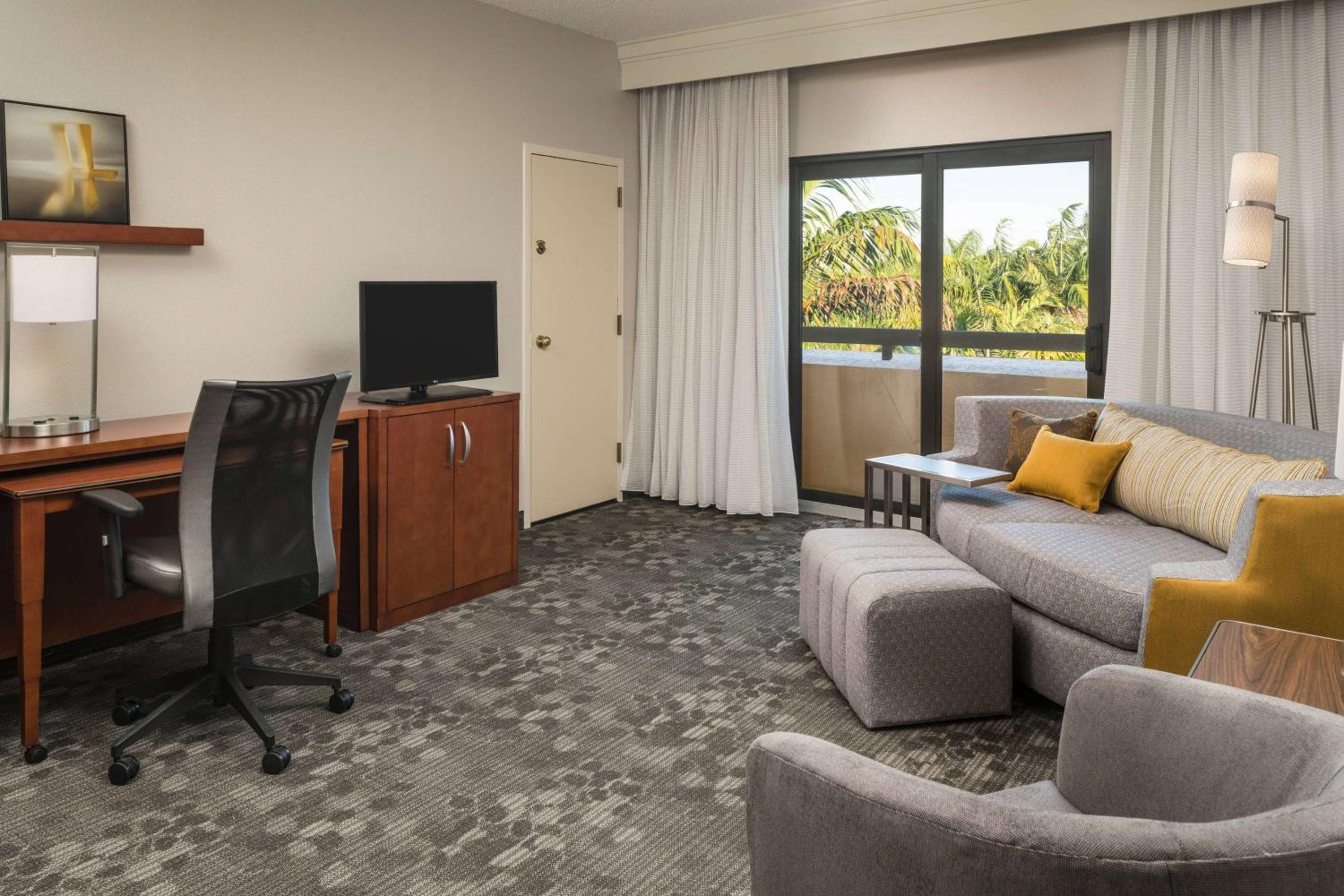 One-Bedroom Suite with Two Queens - Balcony Pool View - Photo 4