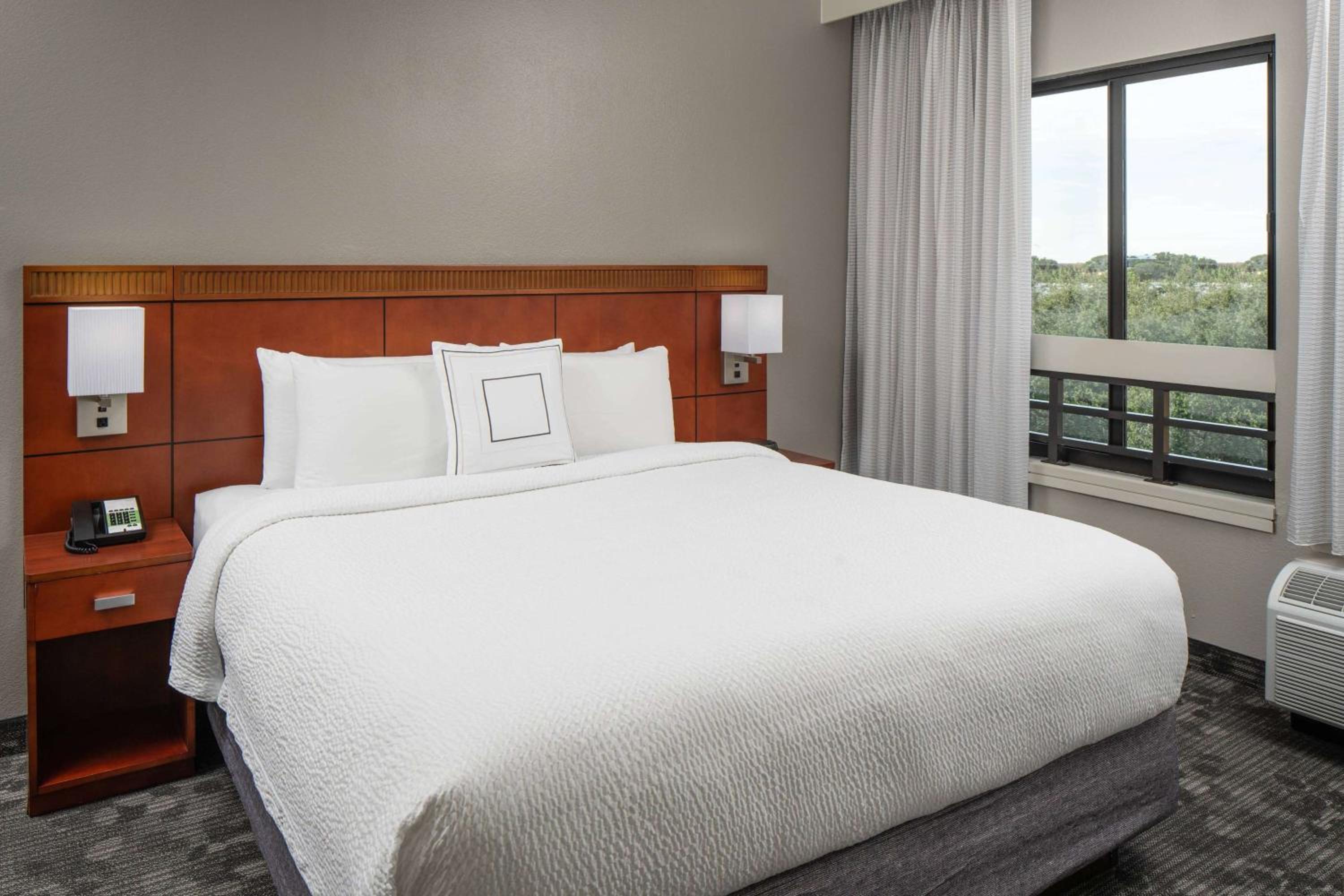 One-Bedroom King Suite - Non-Smoking - Photo 1