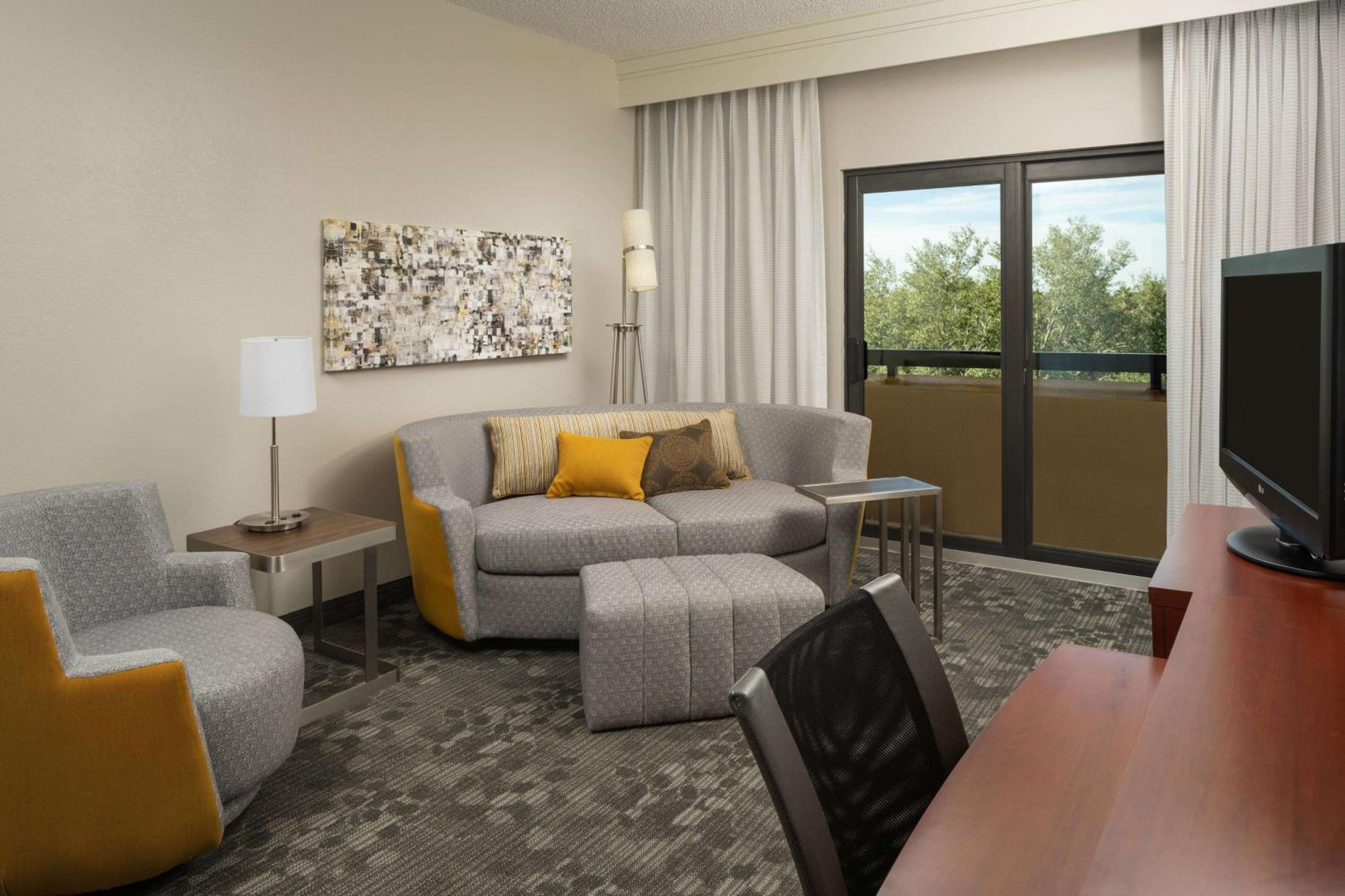 One-Bedroom King Suite - Non-Smoking - Photo 2