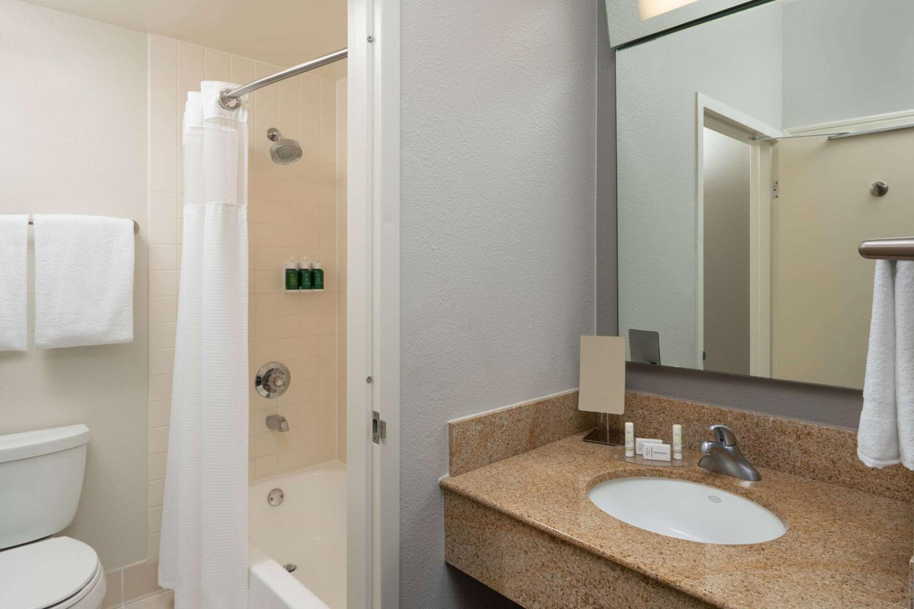 Deluxe King Room - Photo 3