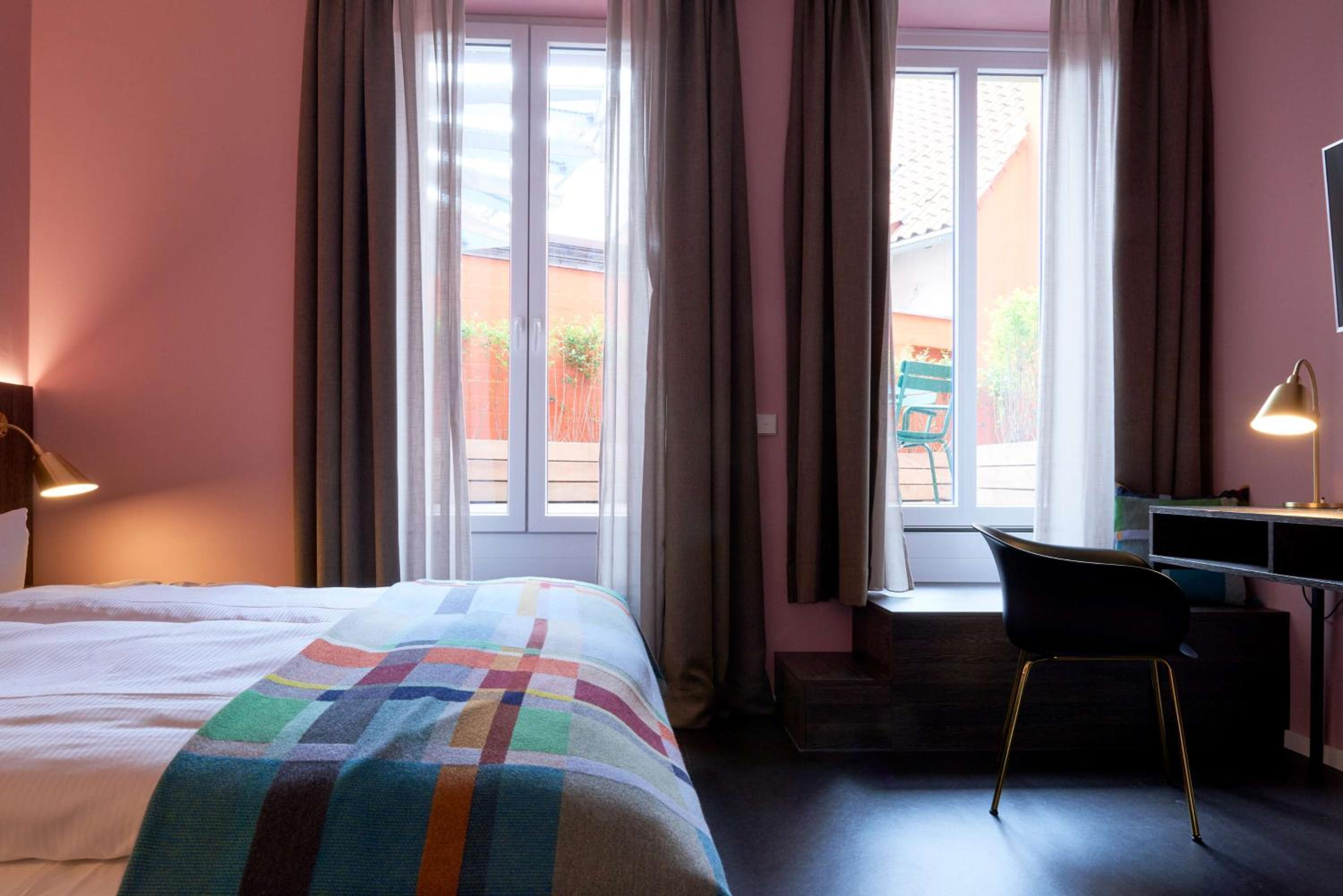 Comfort Room with Kingsize Bed  - Photo 1