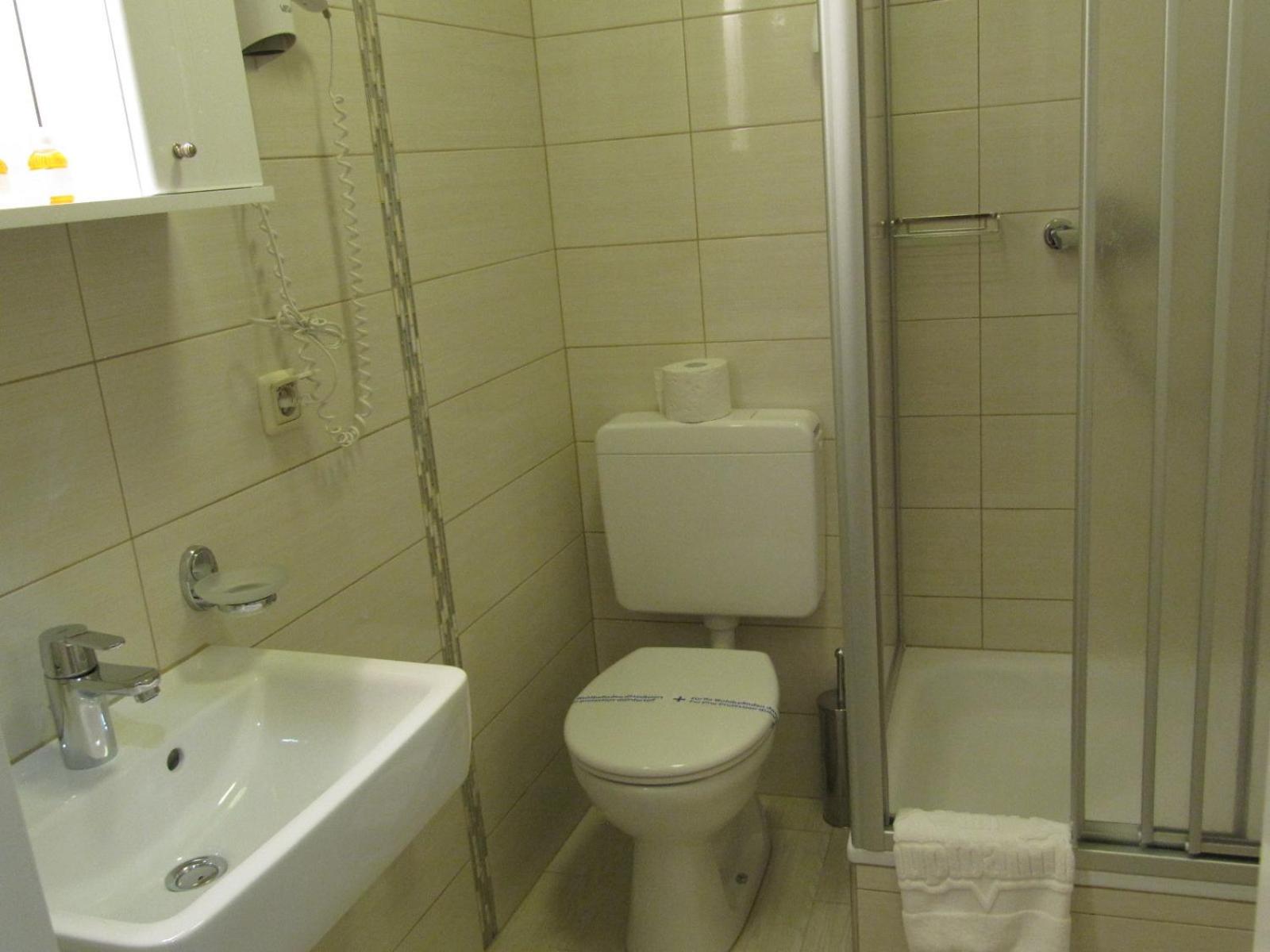 Double Room - Photo 4