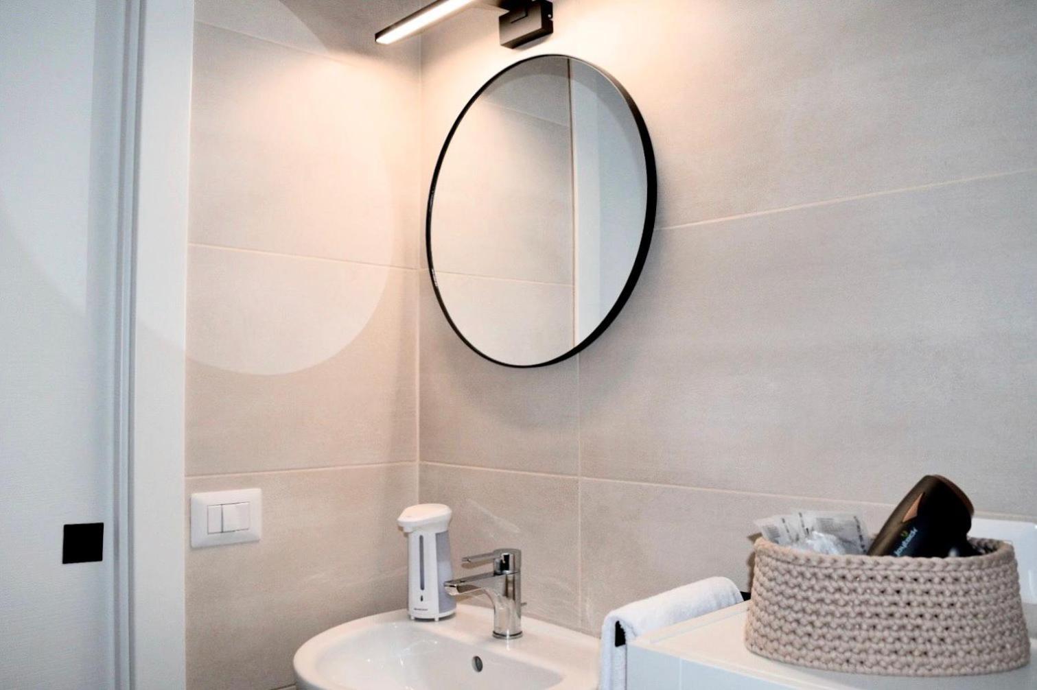 Deluxe Double Room with Shower photo 3
