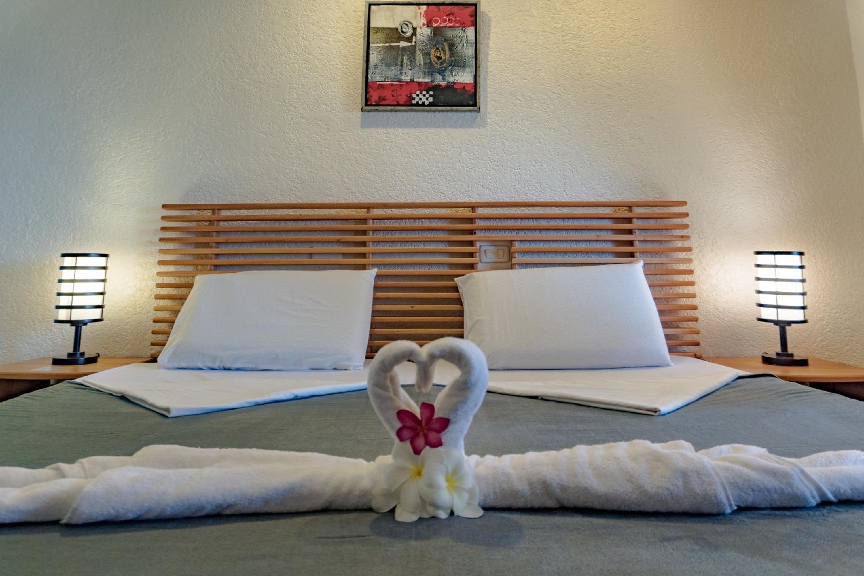 Deluxe Twin Room with Sea View - Photo 11