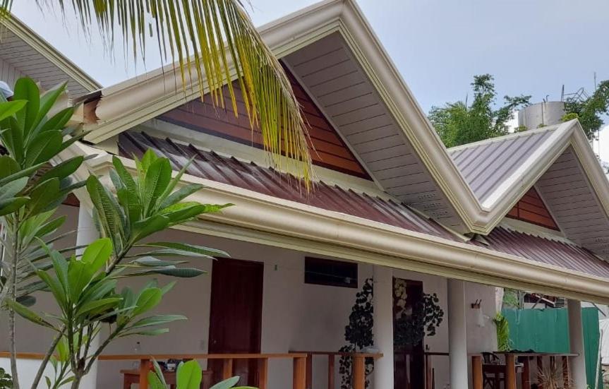 Bungalow with Garden View - Photo 5