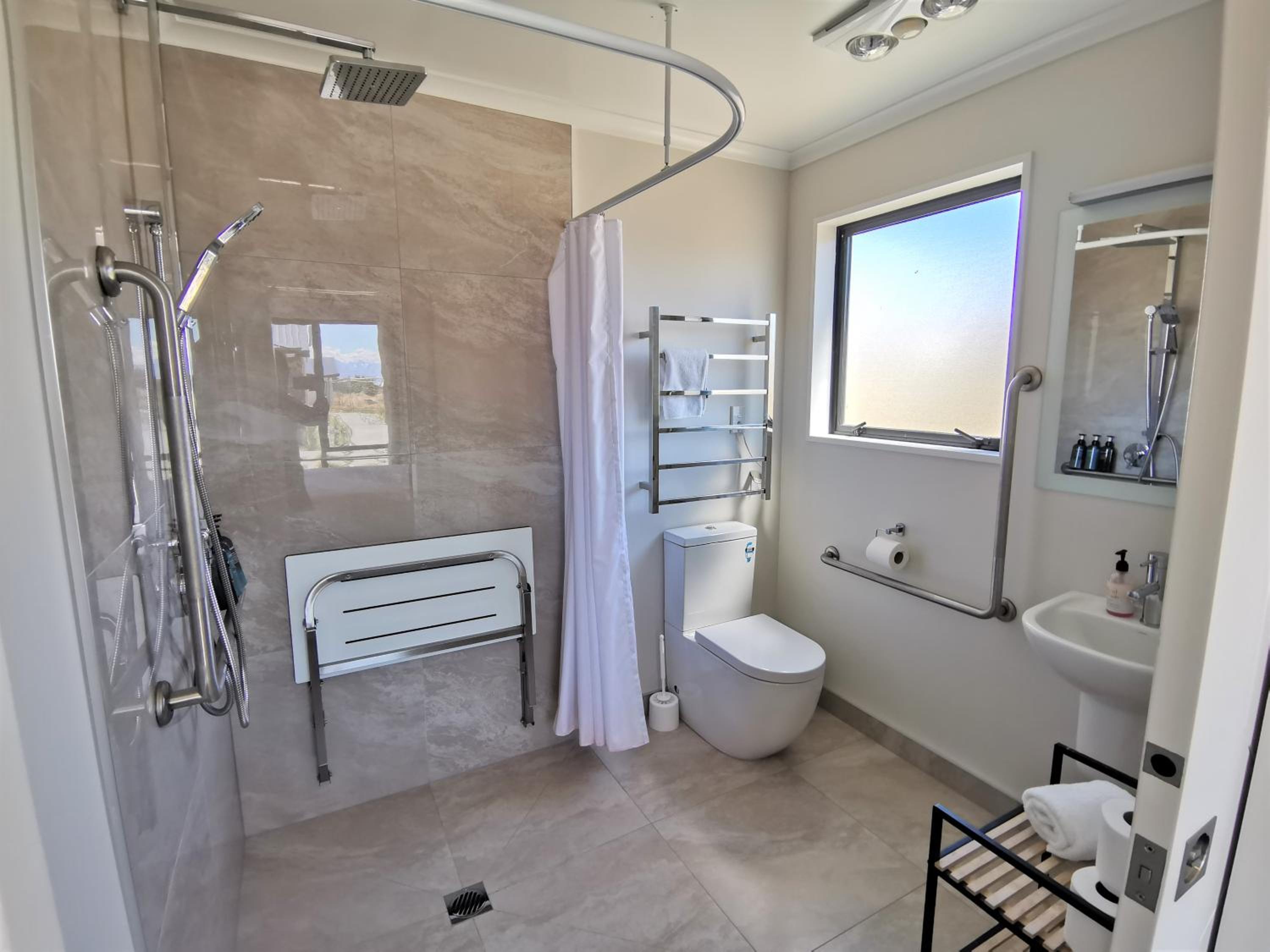 Three-Bedroom Apartment - Photo 6