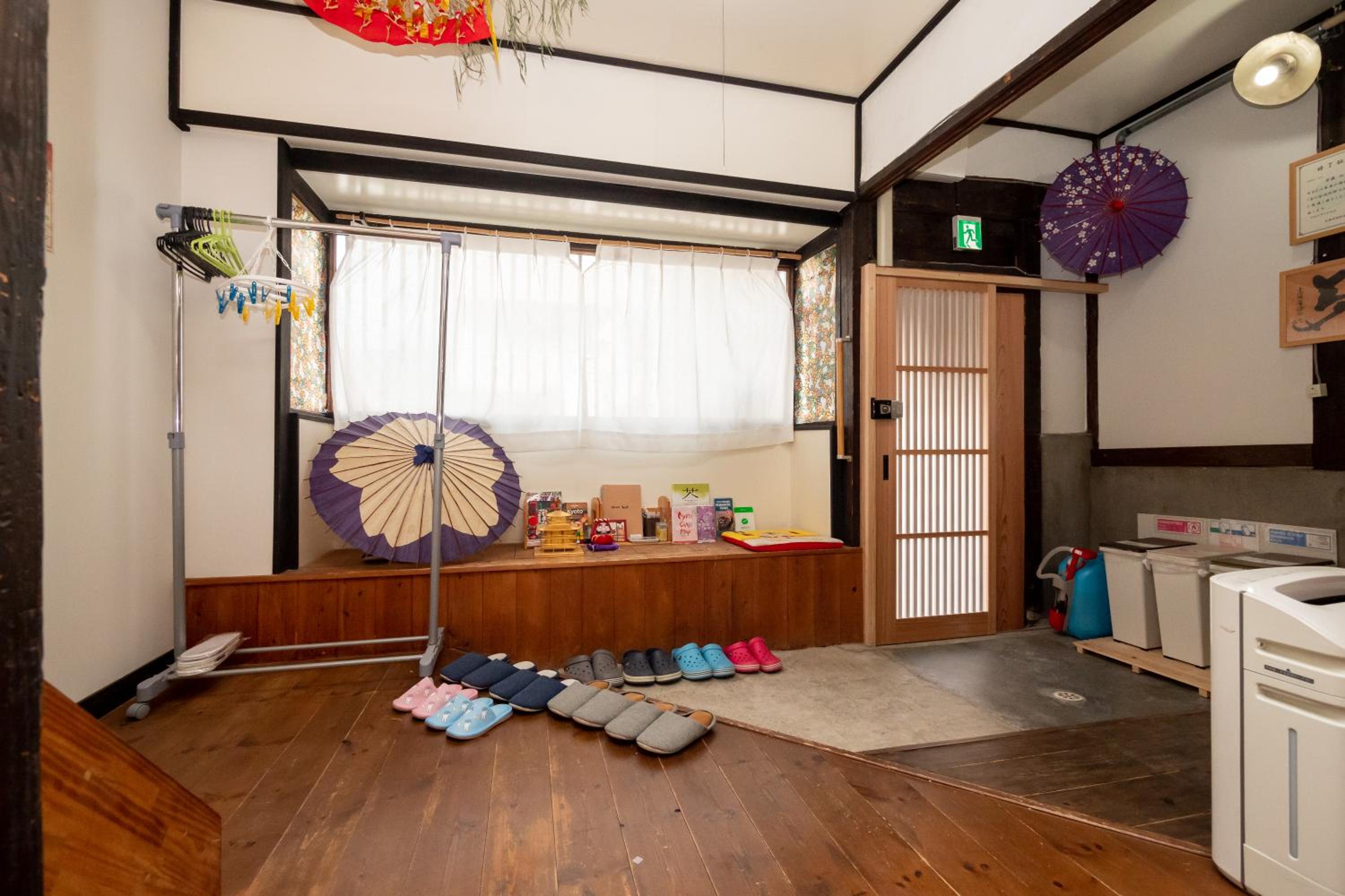 Japanese-Style Townhouse - Photo 2