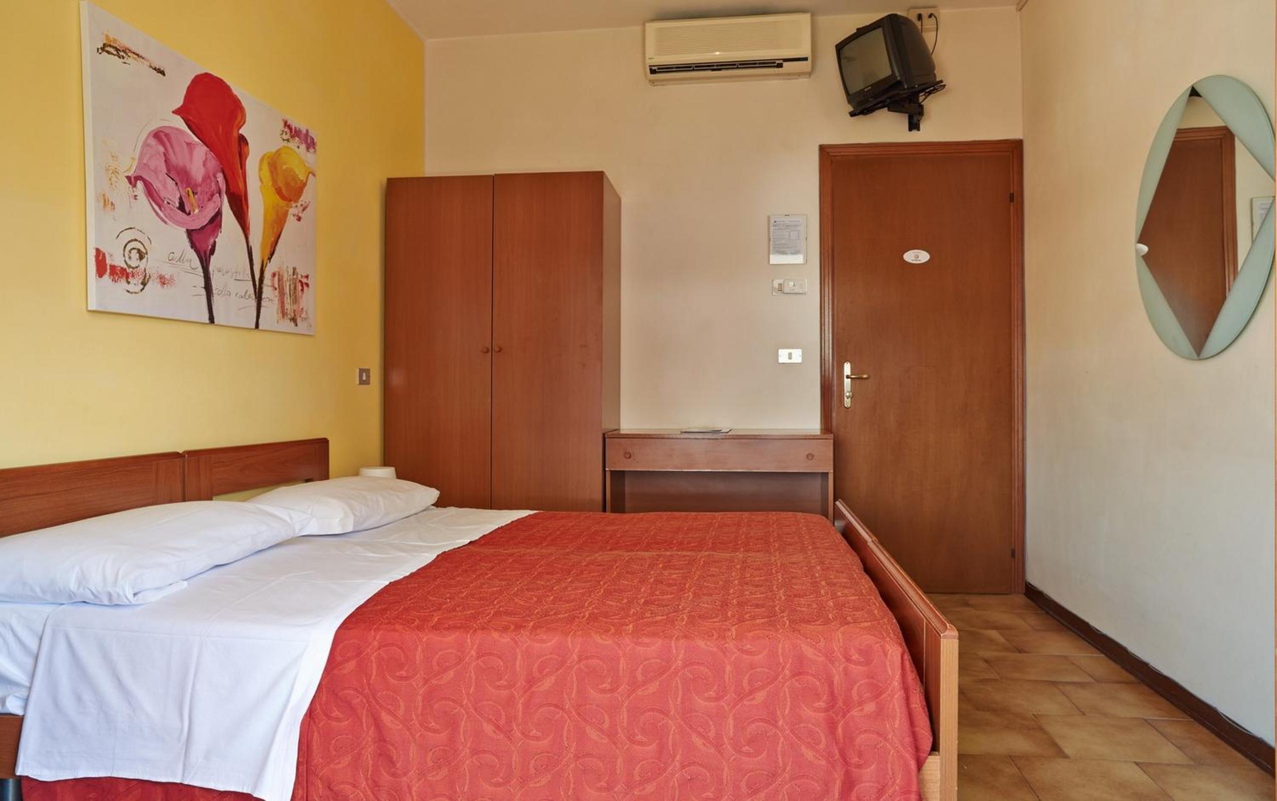 Economy Double or Twin Room photo 3