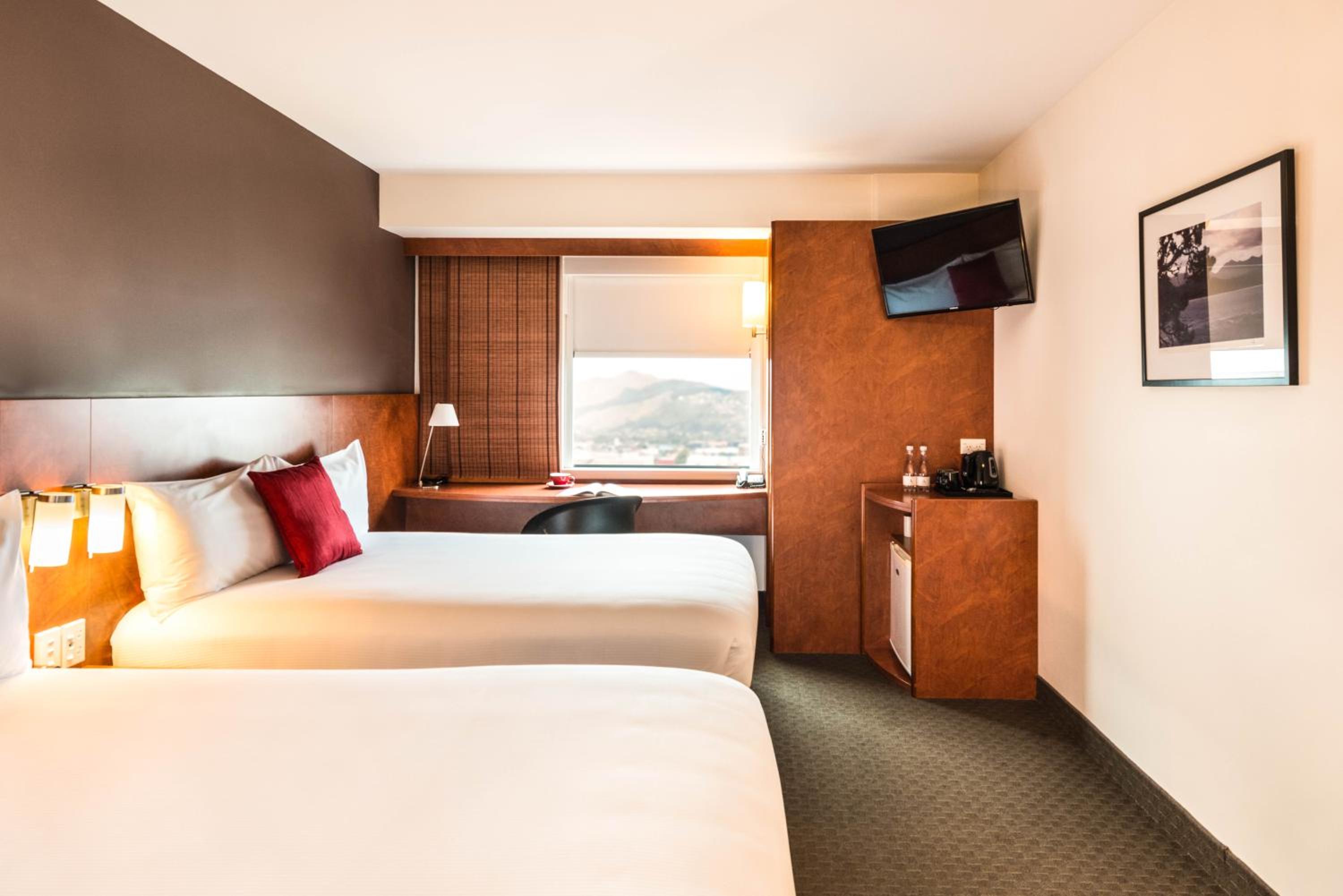 Ibis Plus with Two Double Beds - Photo 4