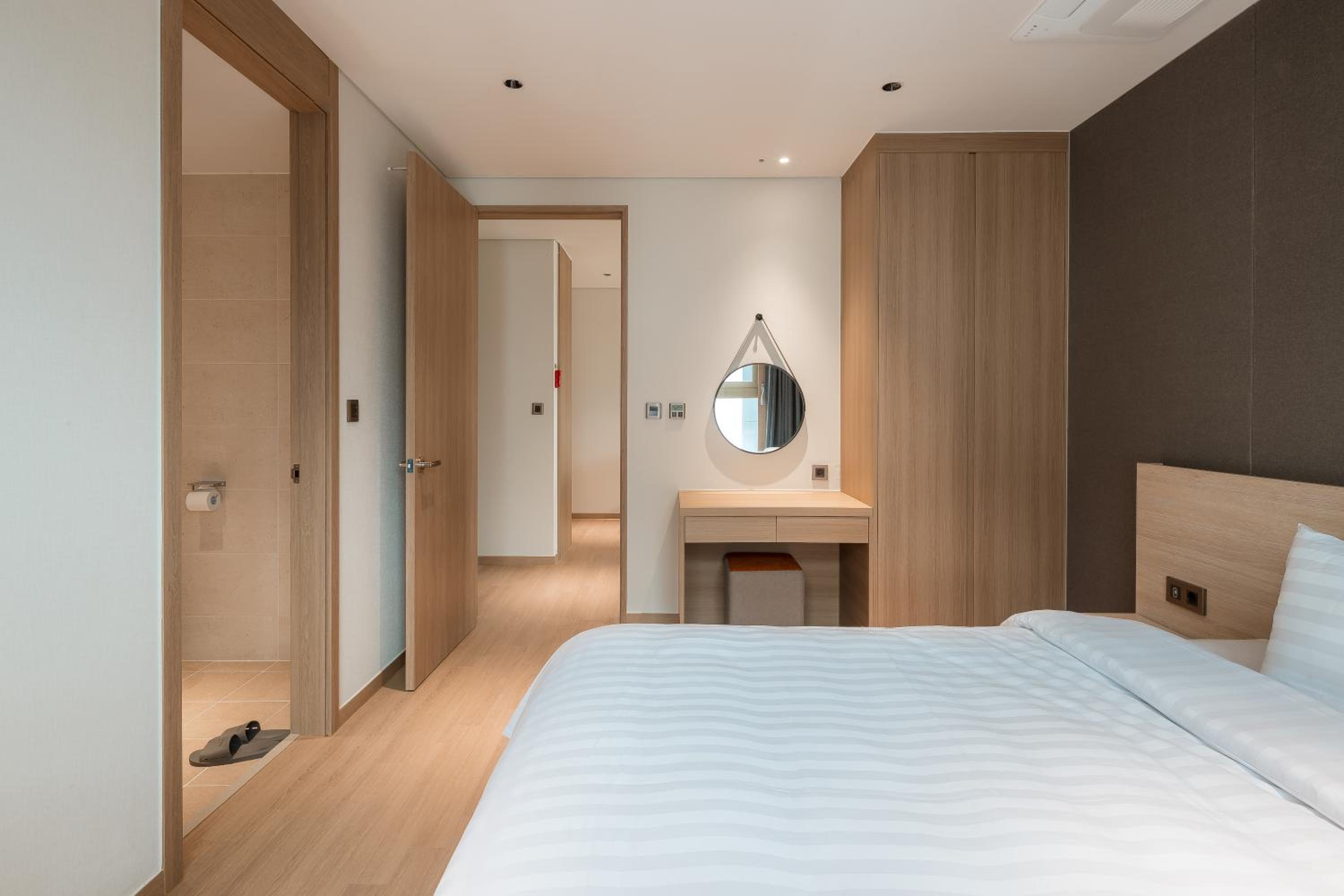 Premier Deluxe Room (Two Rooms) - Photo 4