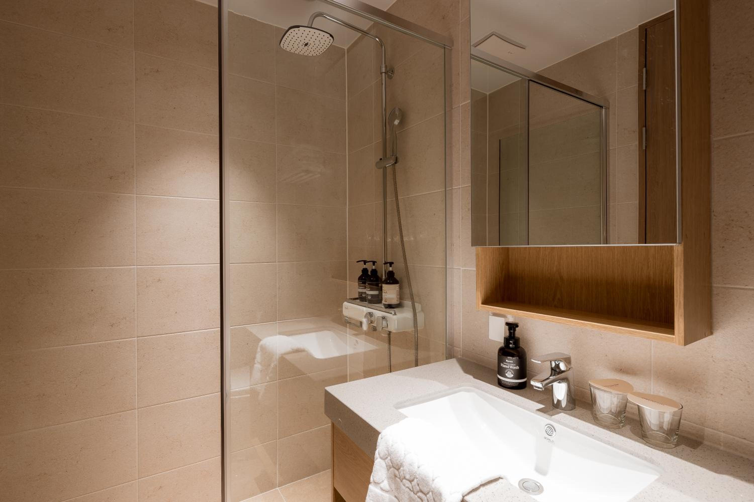 Premier Deluxe Room (Two Rooms) - Photo 2