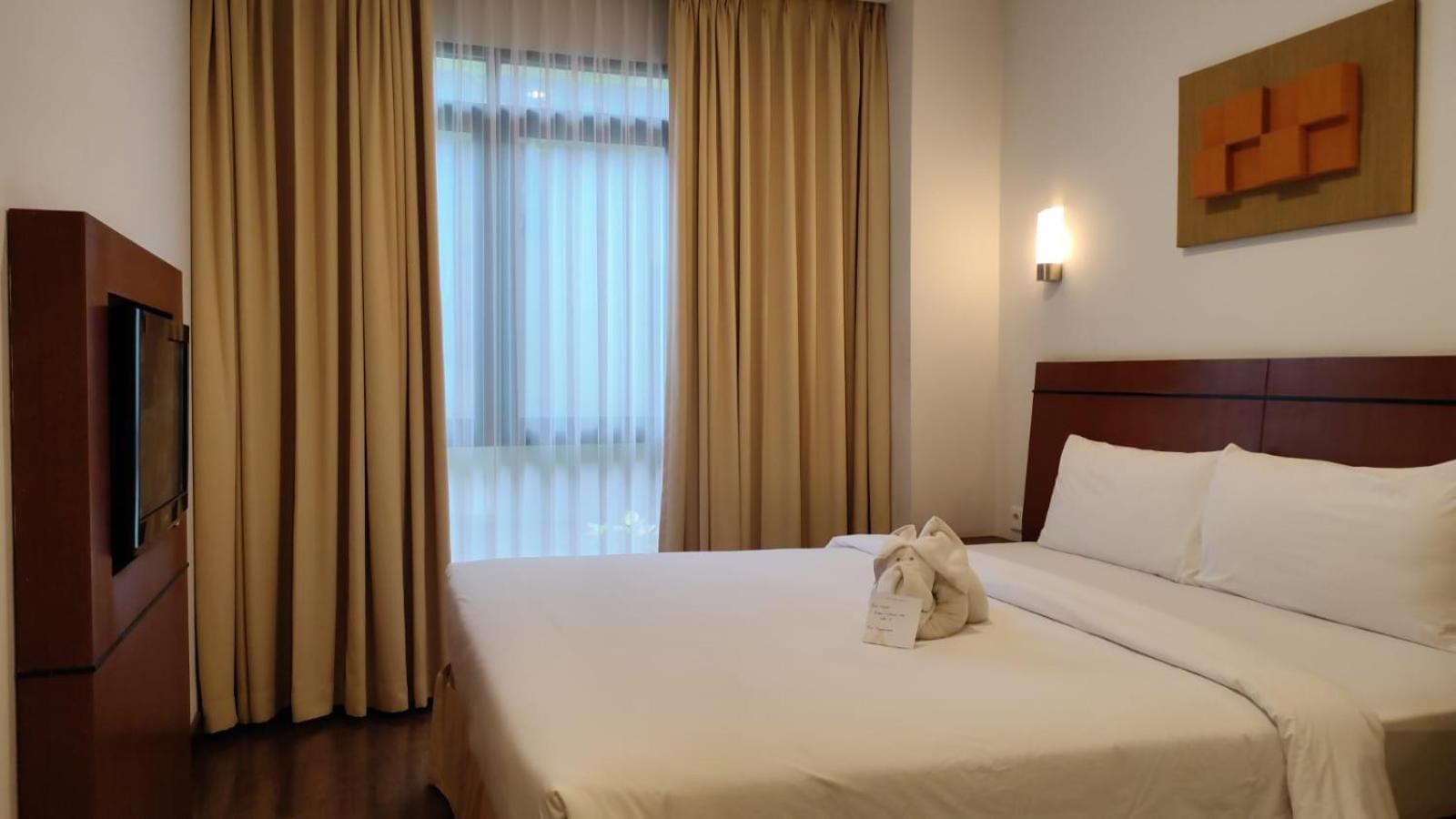 Three-Bedroom Suite - Photo 7