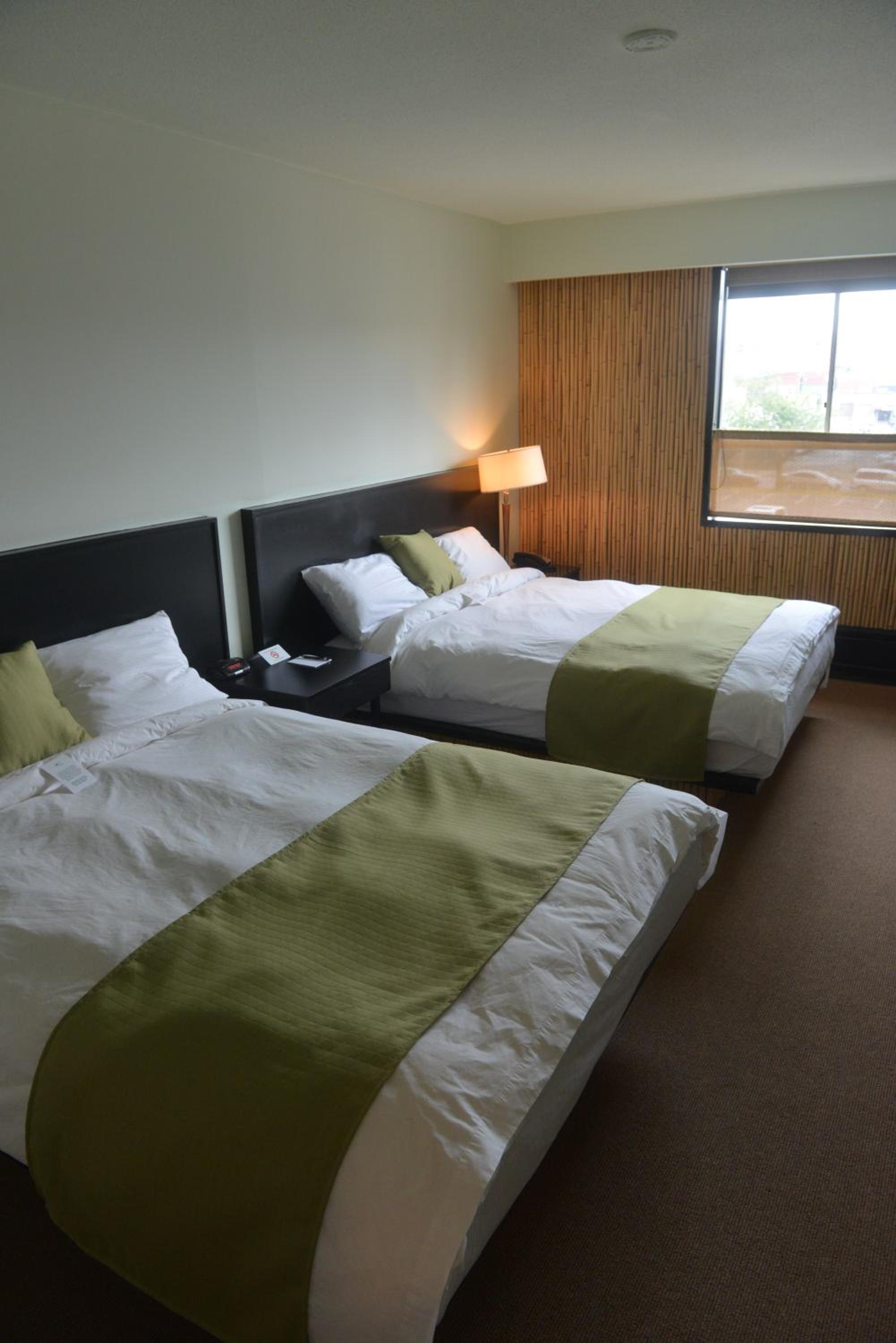 Queen Room with Two Queen Beds photo 2