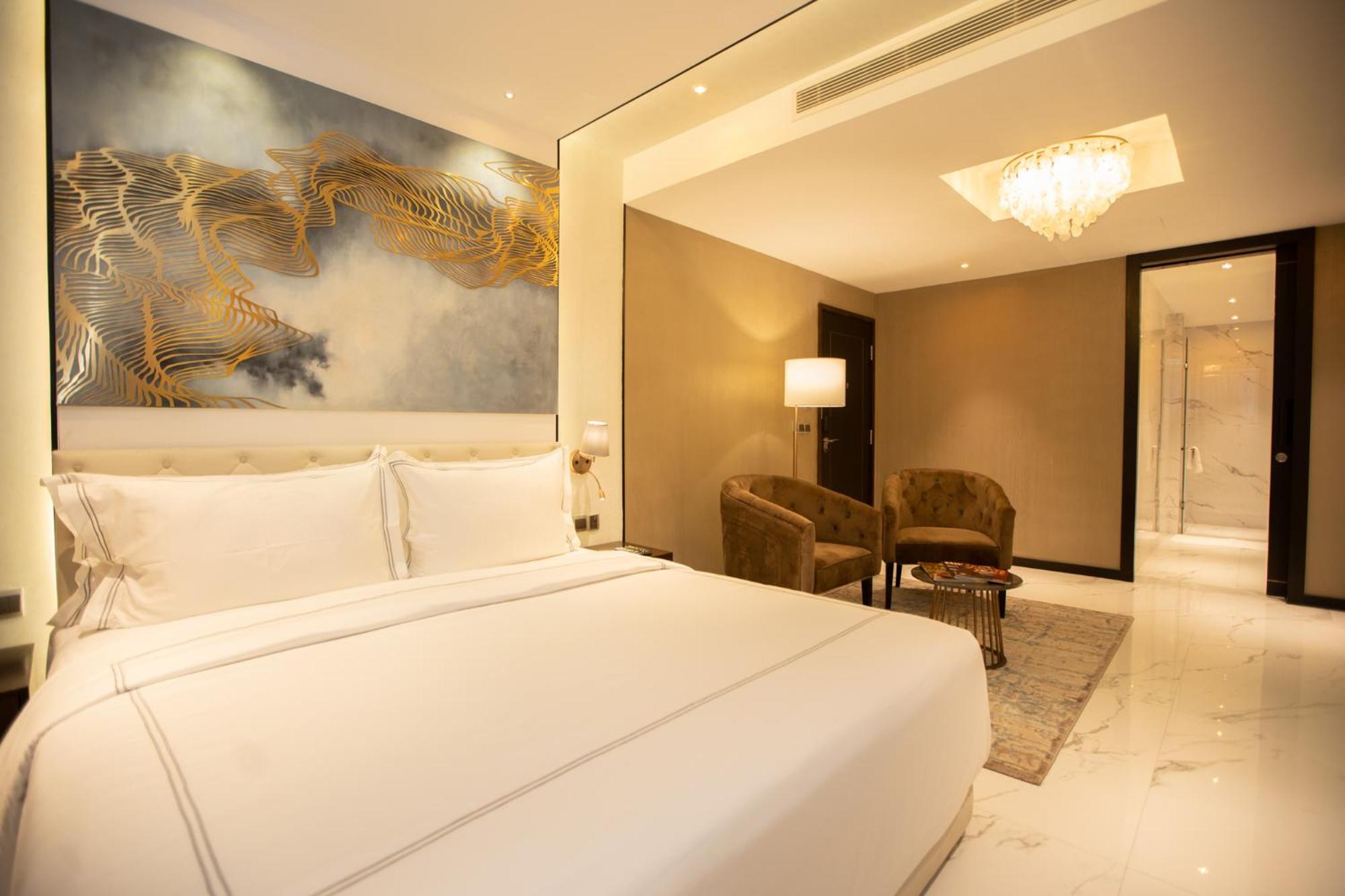 Executive Suite - Photo 1