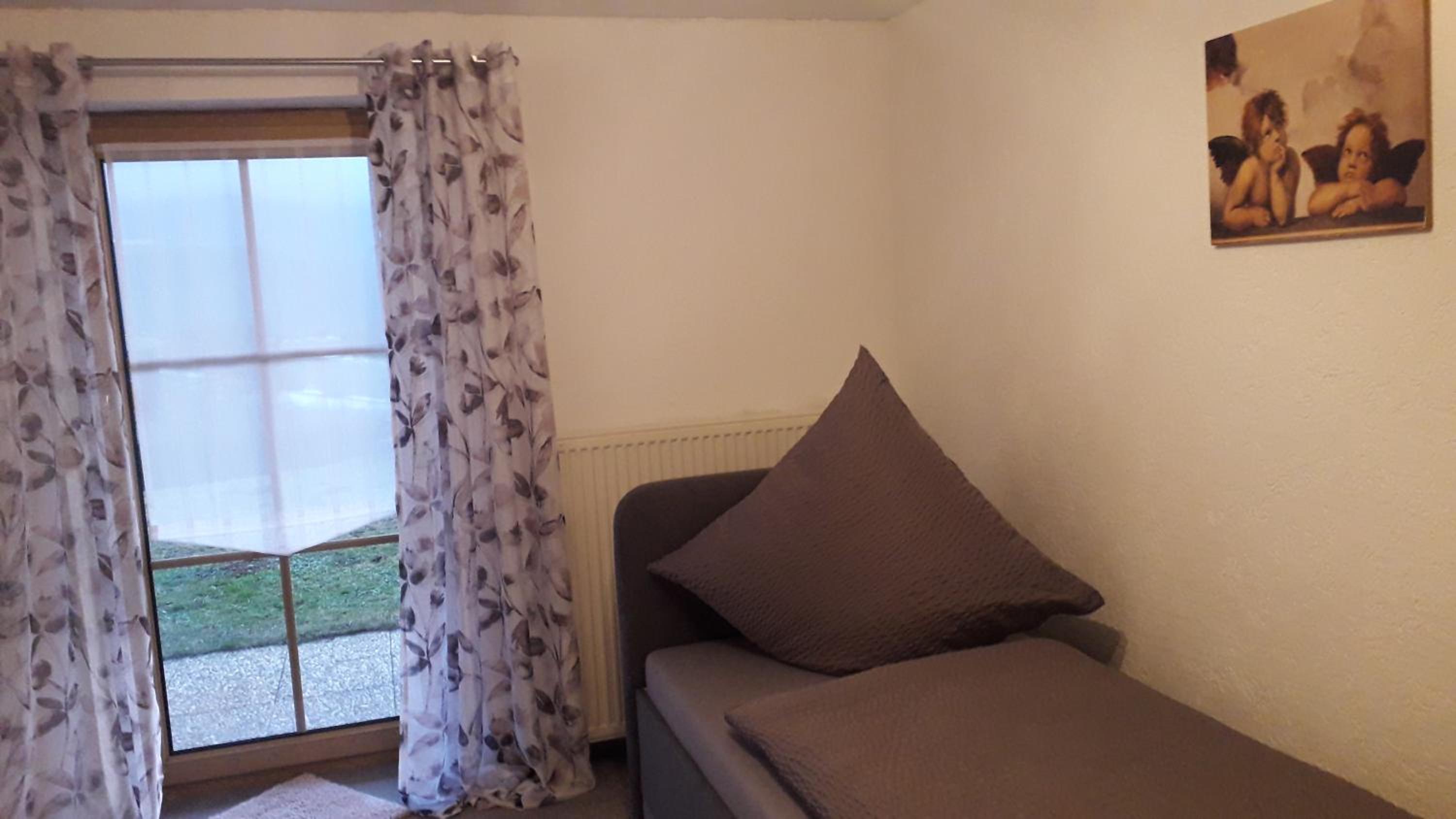 One-Bedroom Apartment - Photo 3