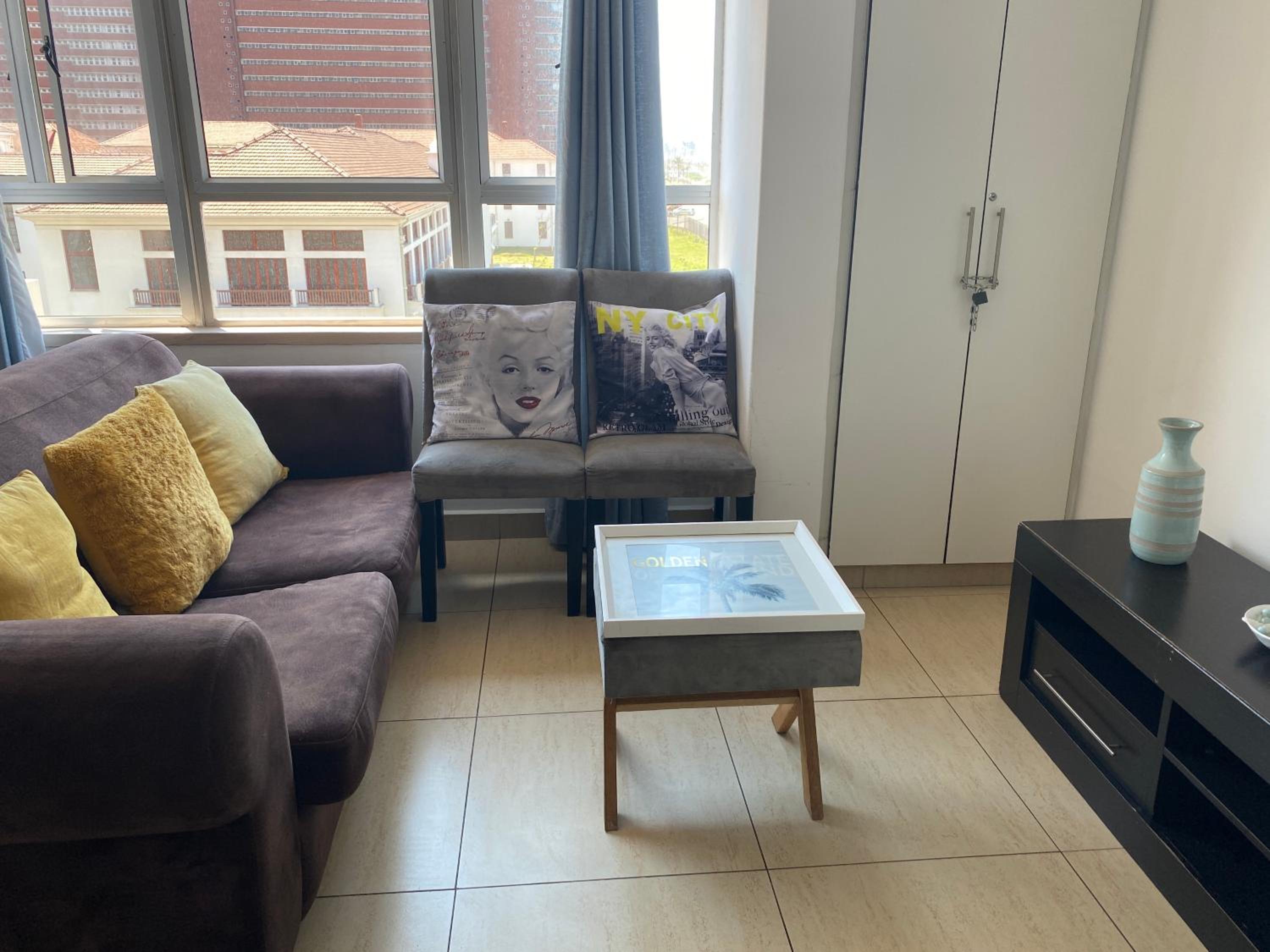 One-Bedroom Apartment - Photo 12