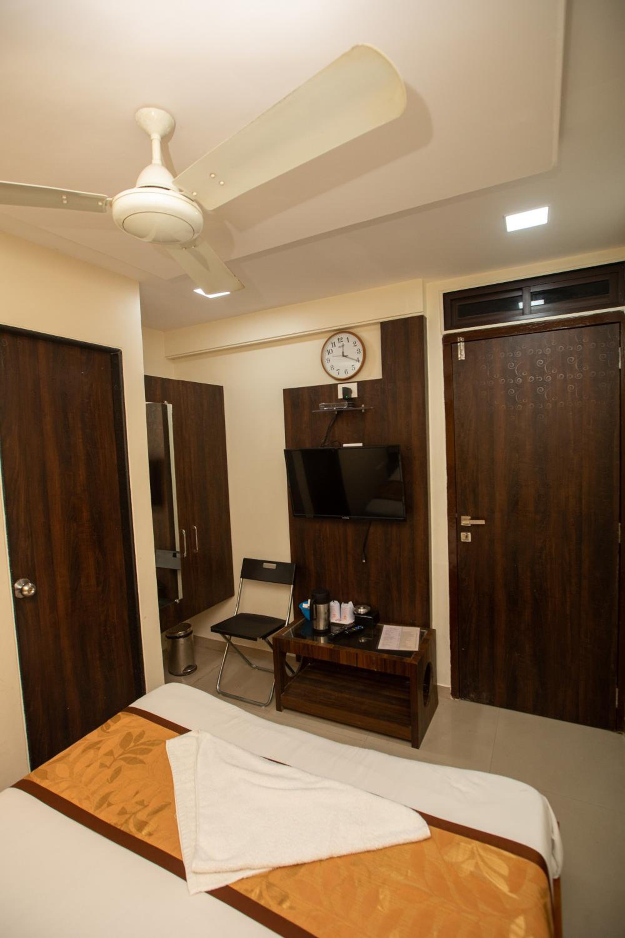Deluxe Room - Photo 8