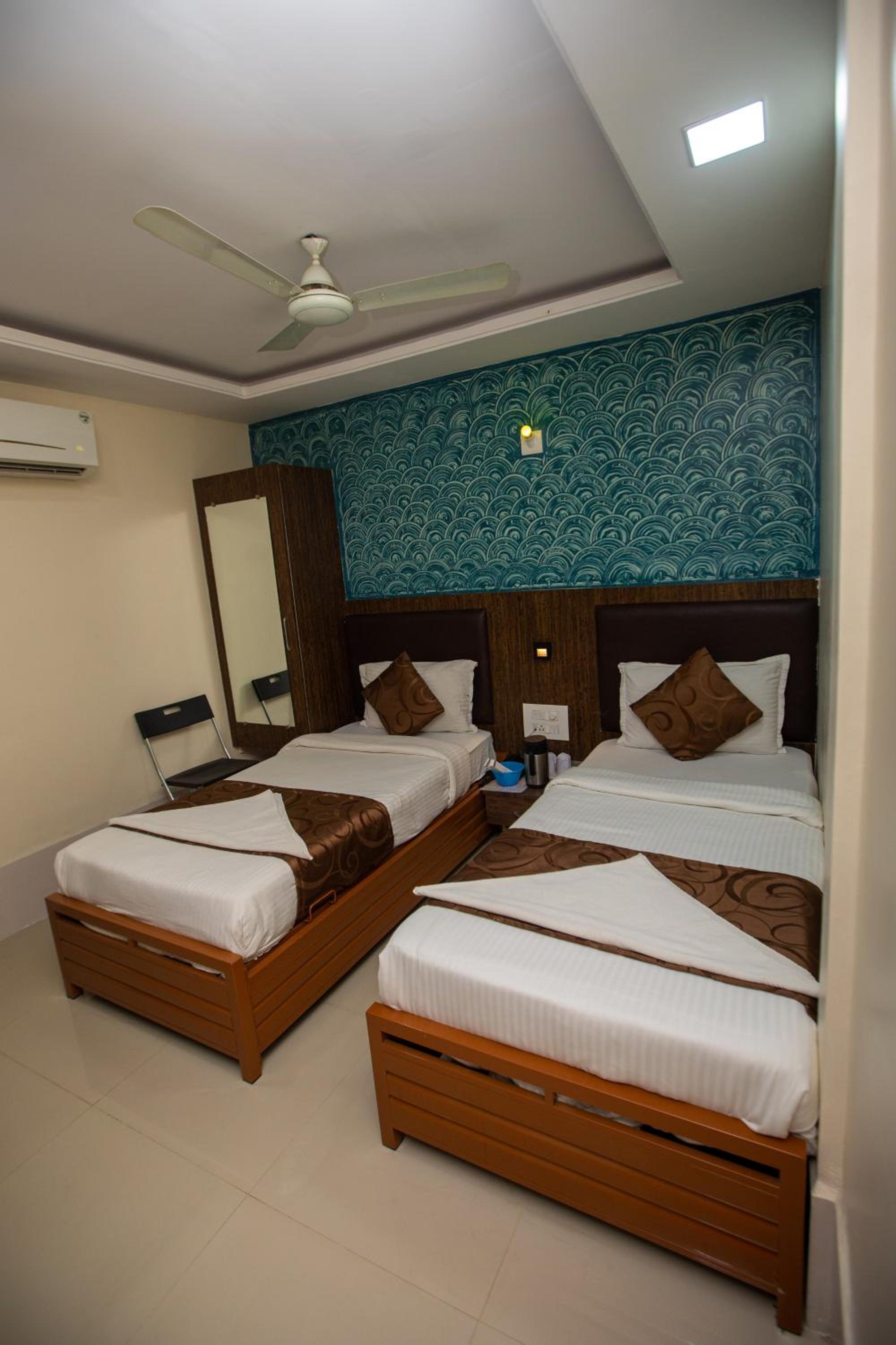 Deluxe Room - Photo 9