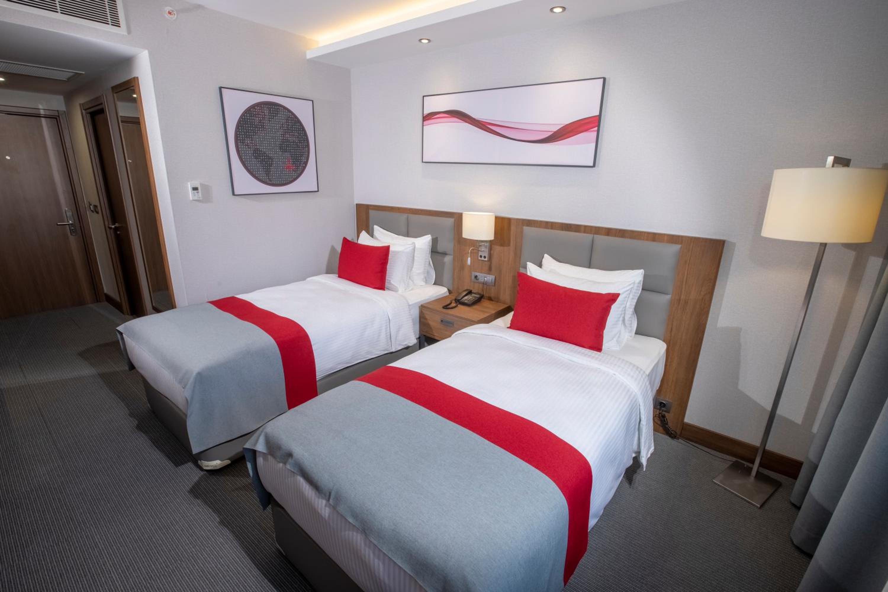 Standard Twin Room - Photo 3