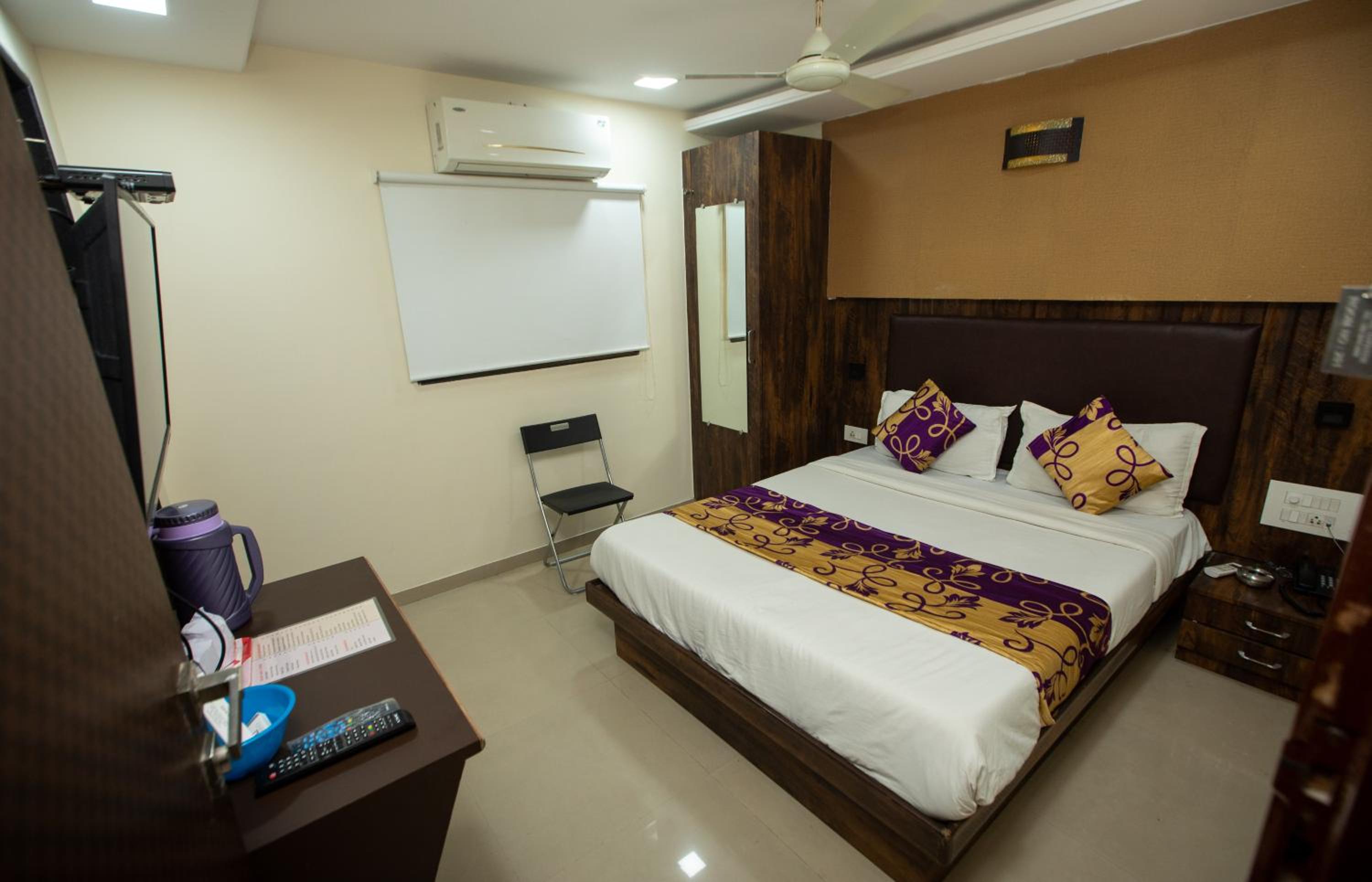 Deluxe Room - Photo 31
